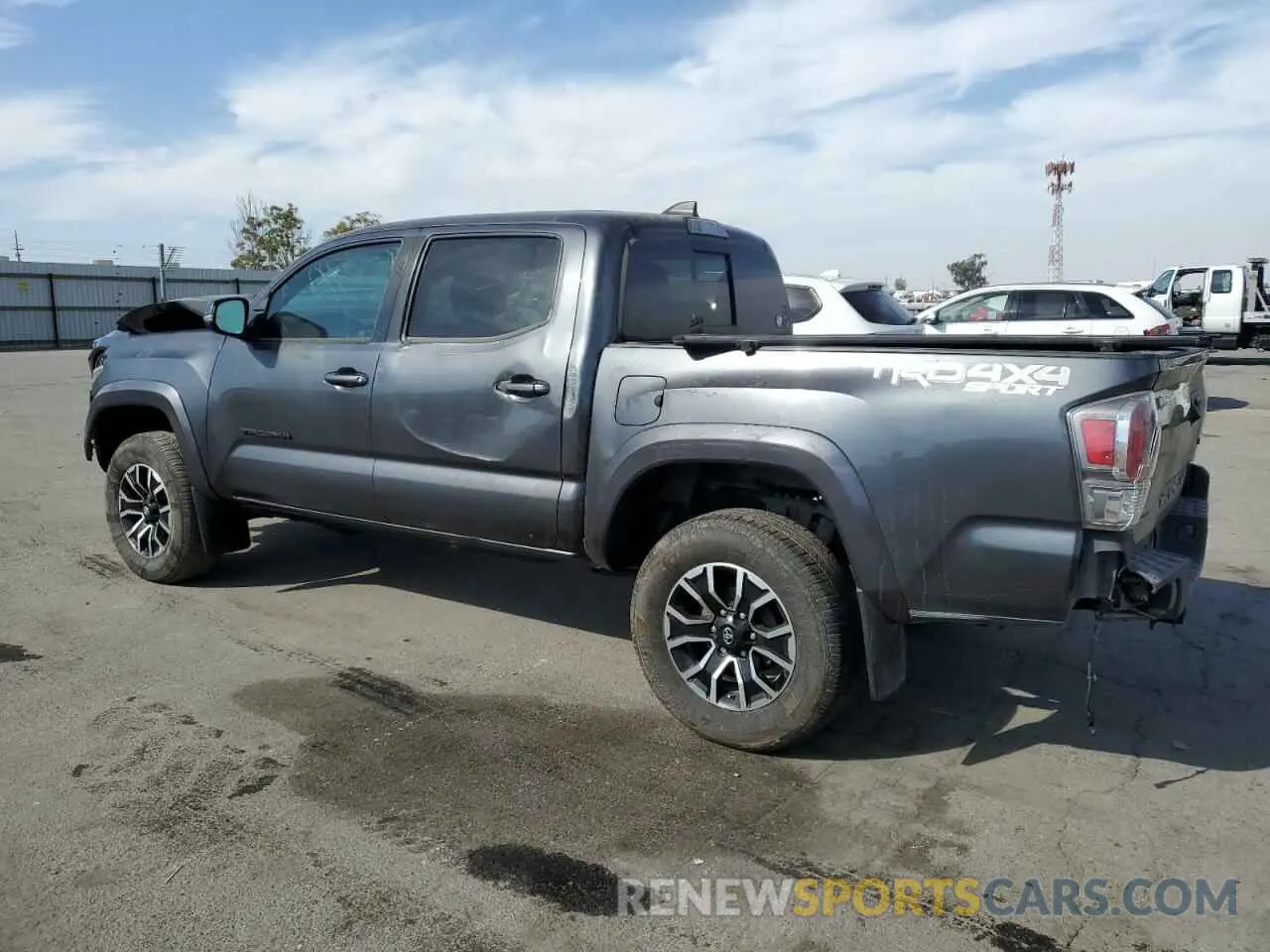 2 fotografías del automóvil dañado 3TMCZ5AN1LM341368 TOYOTA TACOMA 2020