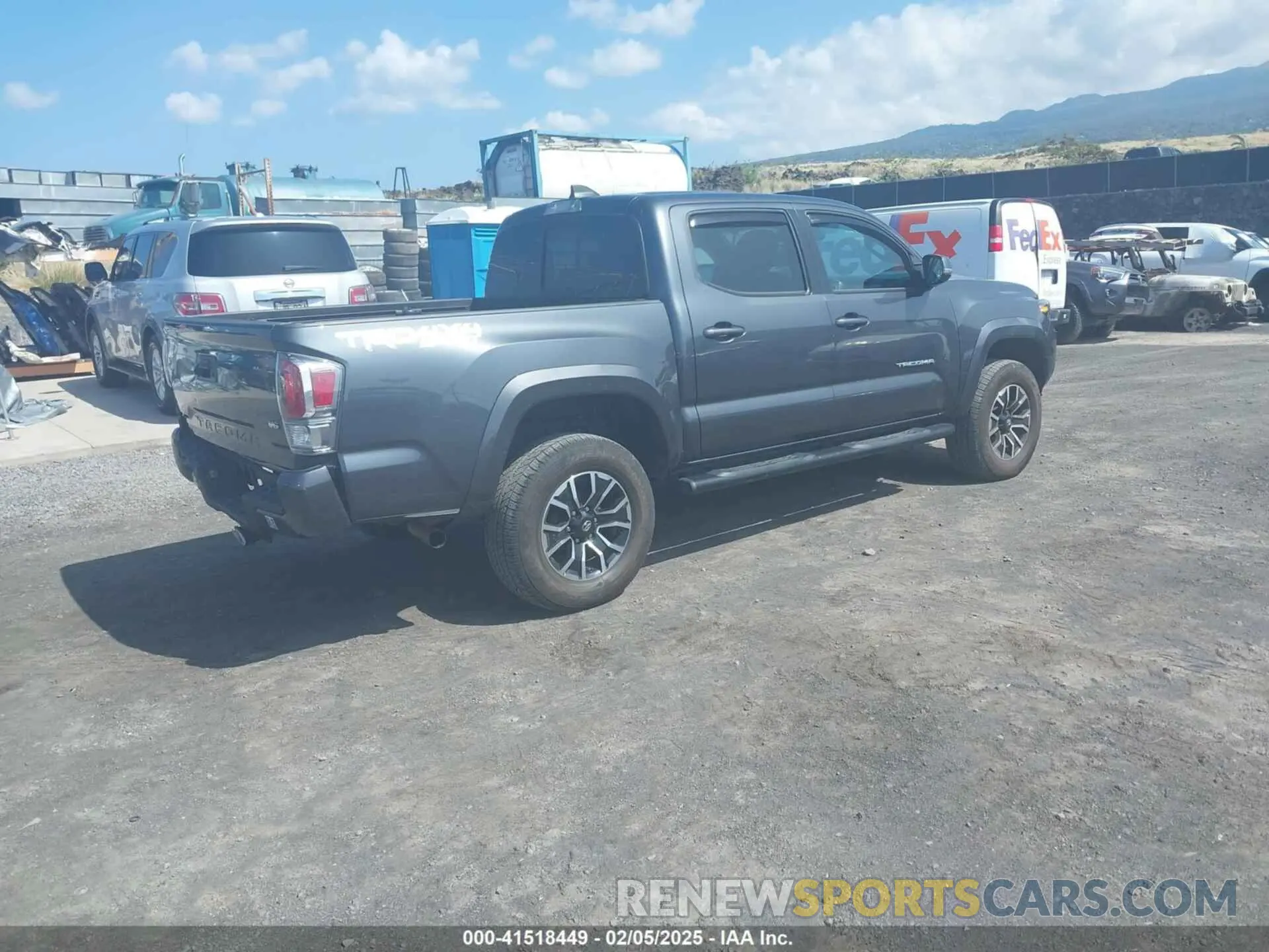 4 fotografías del automóvil dañado 3TMCZ5AN1LM360843 TOYOTA TACOMA 2020
