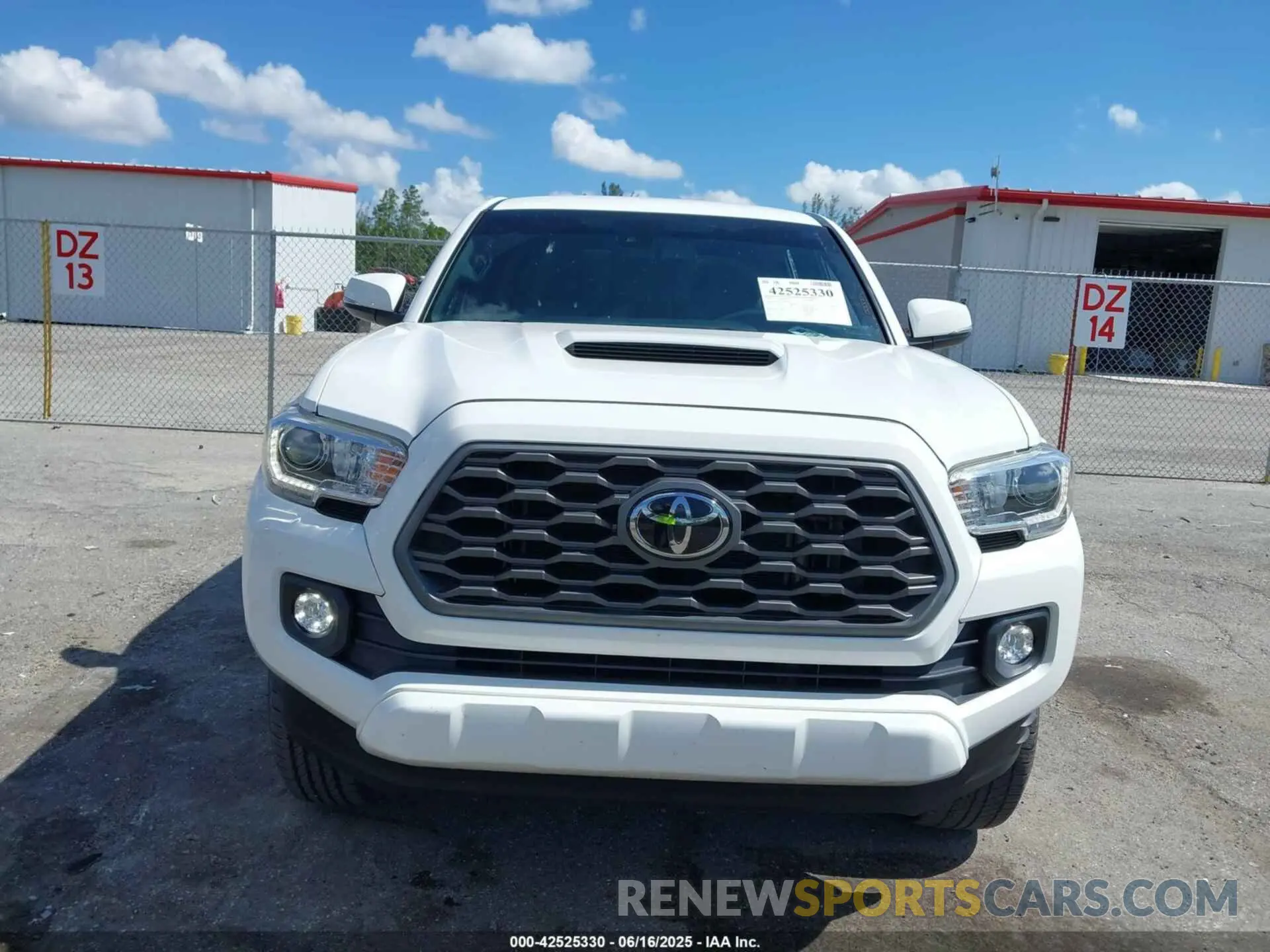 13 fotografías del automóvil dañado 3TMCZ5AN1LM360874 TOYOTA TACOMA 2020