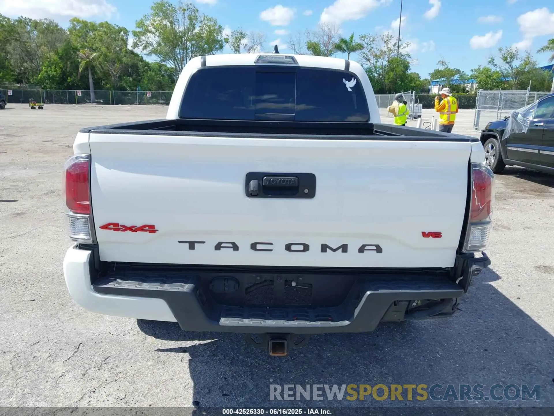 17 fotografías del automóvil dañado 3TMCZ5AN1LM360874 TOYOTA TACOMA 2020