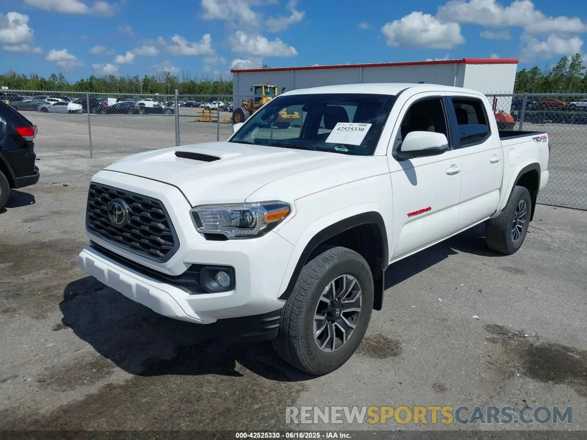 2 fotografías del automóvil dañado 3TMCZ5AN1LM360874 TOYOTA TACOMA 2020