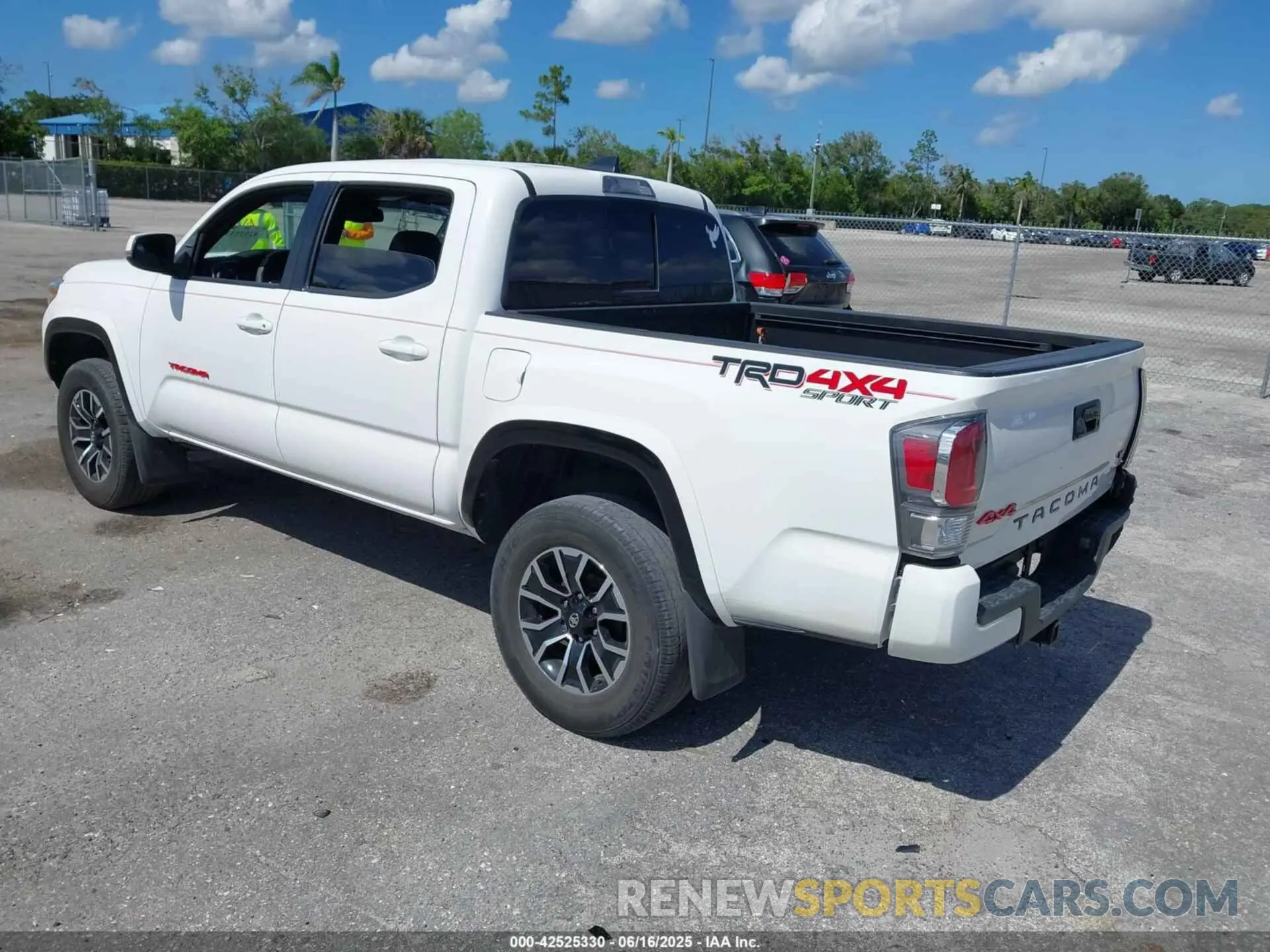 3 fotografías del automóvil dañado 3TMCZ5AN1LM360874 TOYOTA TACOMA 2020