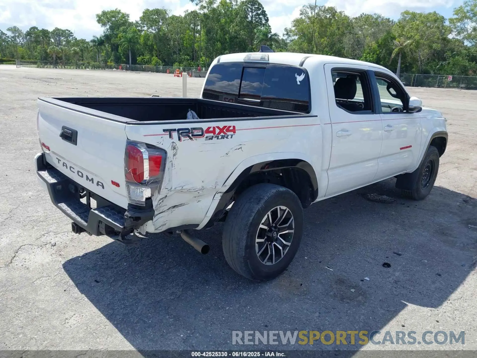4 fotografías del automóvil dañado 3TMCZ5AN1LM360874 TOYOTA TACOMA 2020
