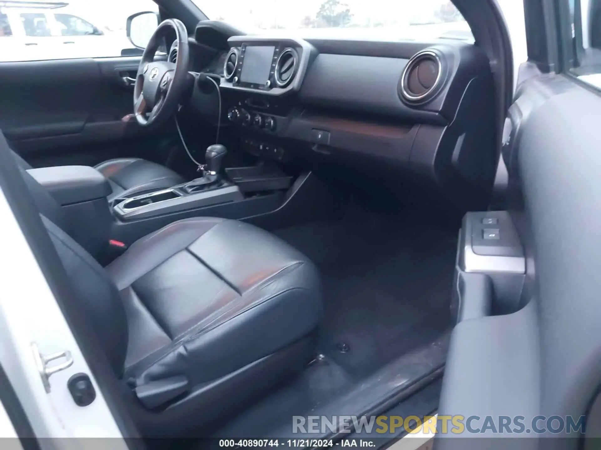 5 fotografías del automóvil dañado 3TMCZ5AN2LM289619 TOYOTA TACOMA 2020
