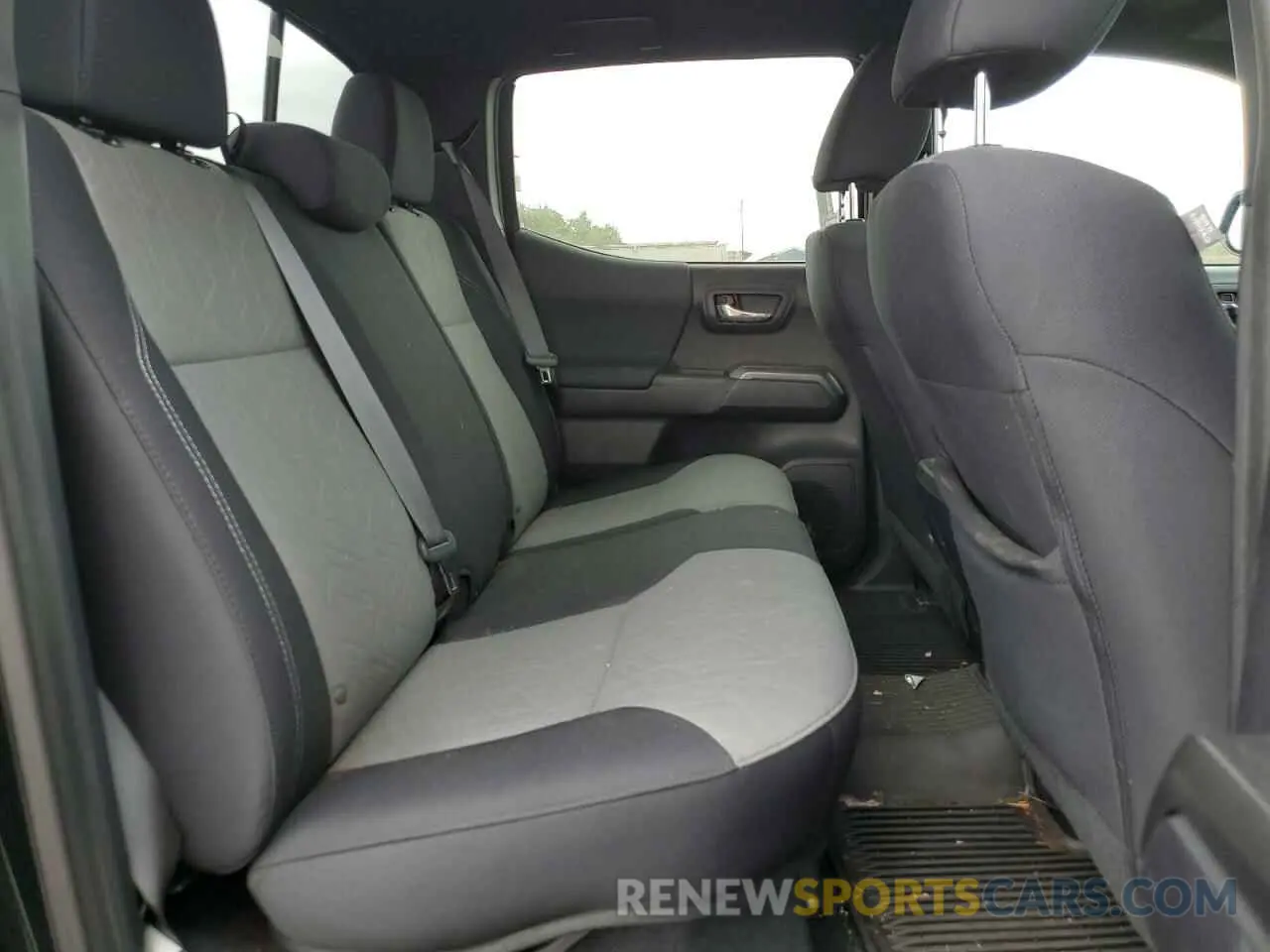 10 fotografías del automóvil dañado 3TMCZ5AN2LM324885 TOYOTA TACOMA 2020
