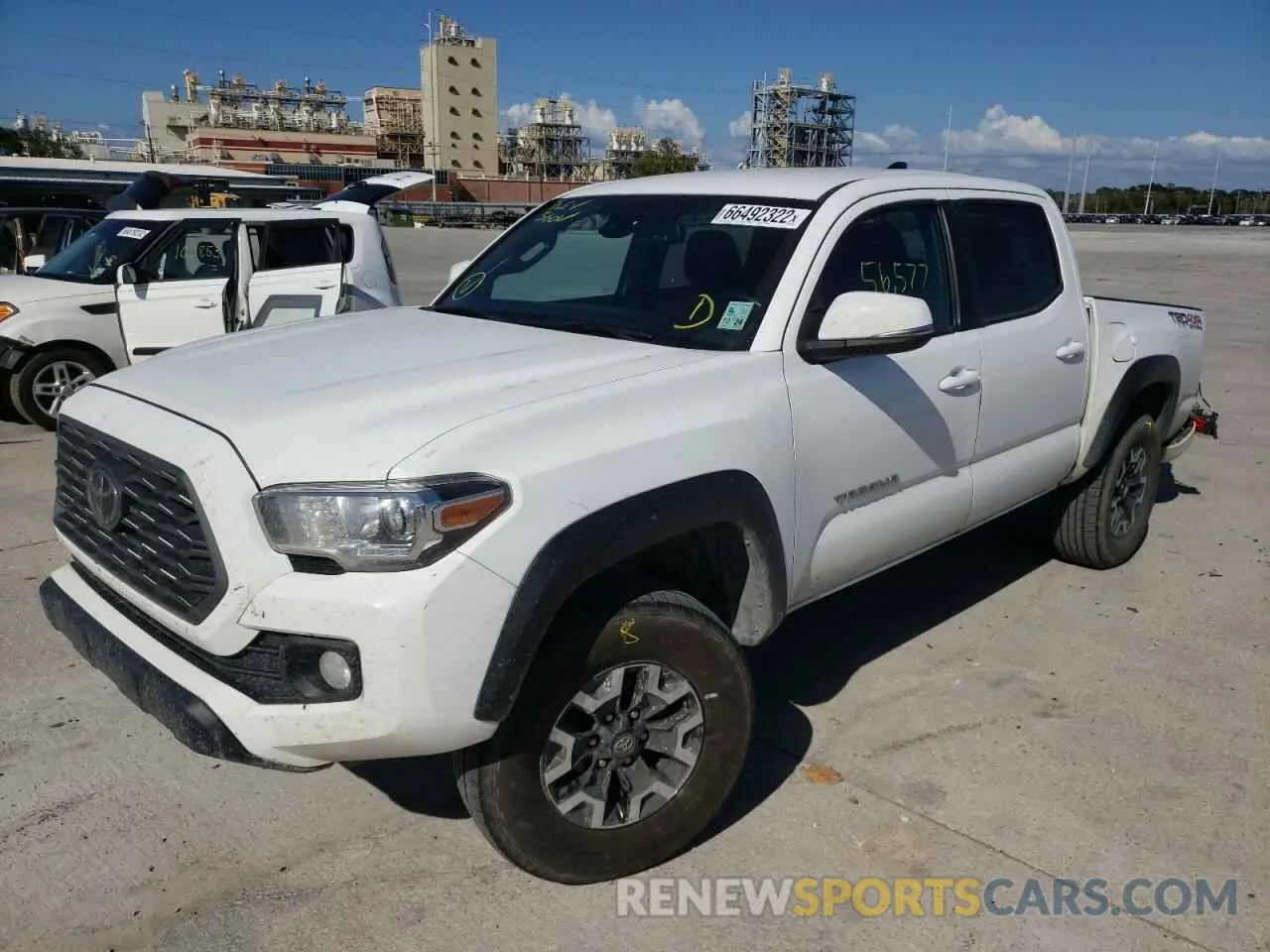 2 fotografías del automóvil dañado 3TMCZ5AN2LM325390 TOYOTA TACOMA 2020