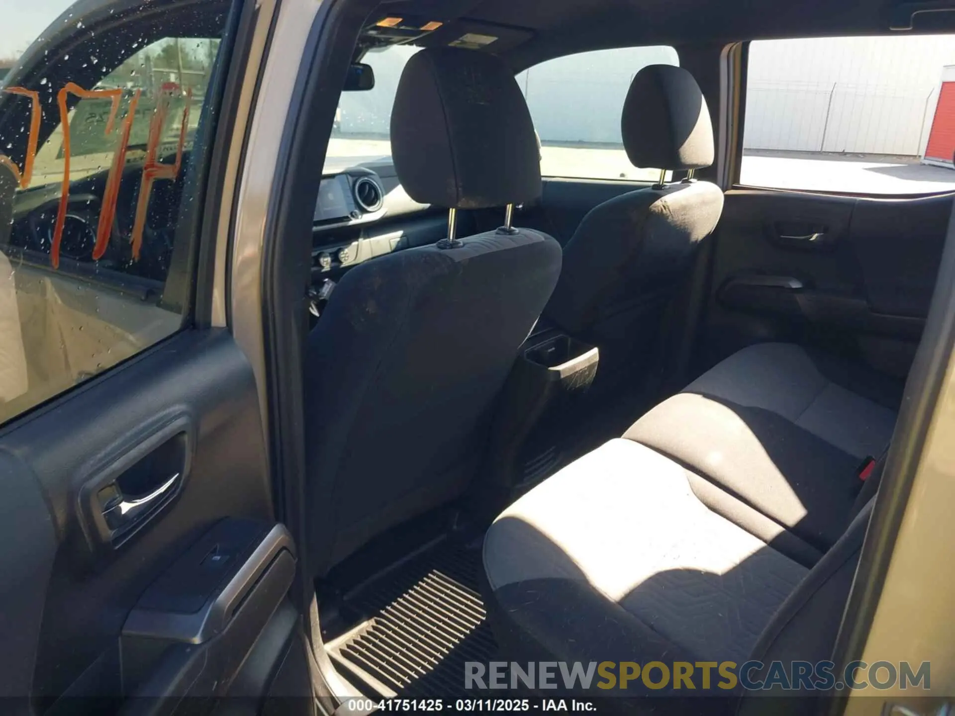 8 fotografías del automóvil dañado 3TMCZ5AN2LM356140 TOYOTA TACOMA 2020