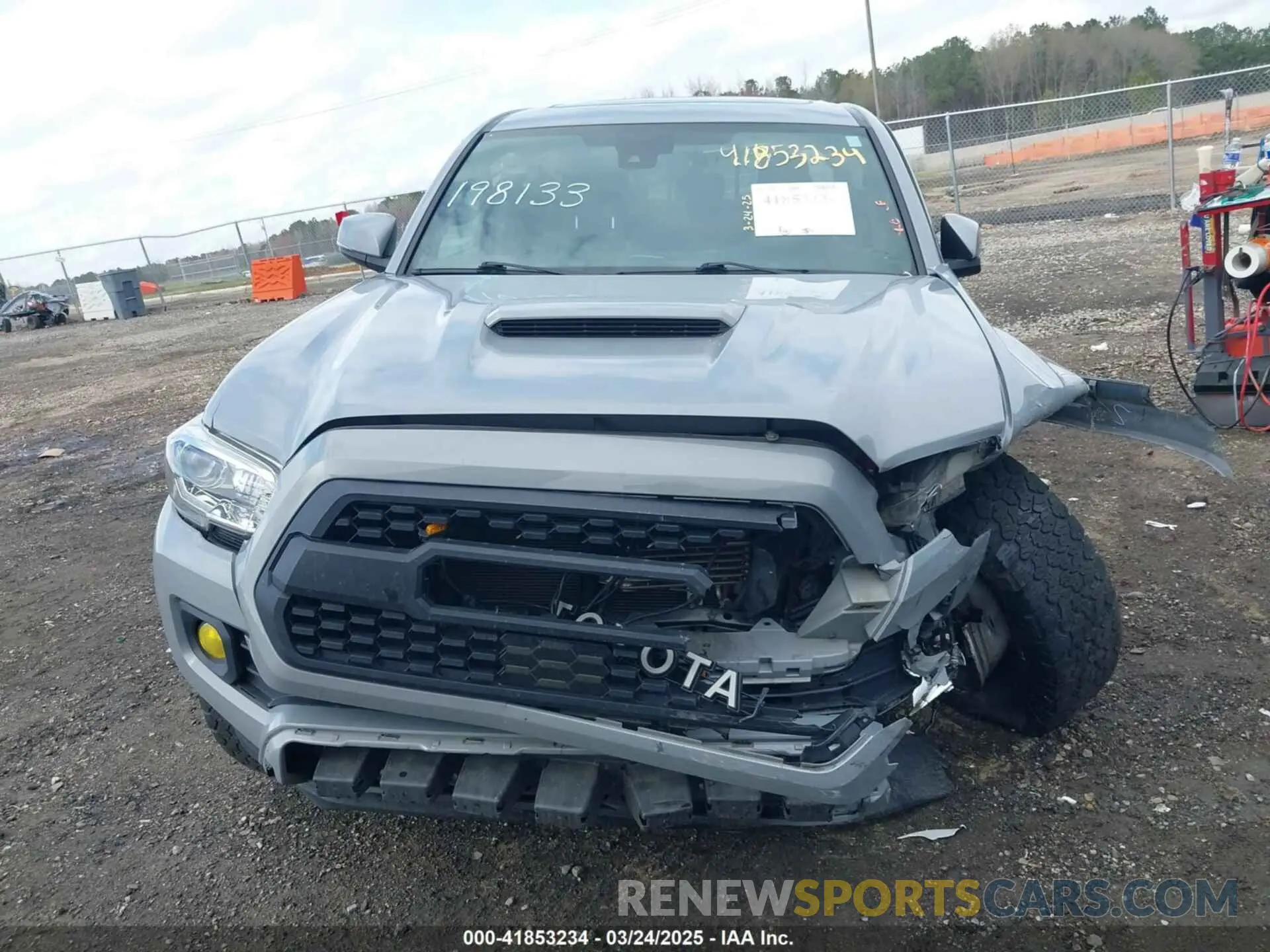 13 fotografías del automóvil dañado 3TMCZ5AN3LM318125 TOYOTA TACOMA 2020