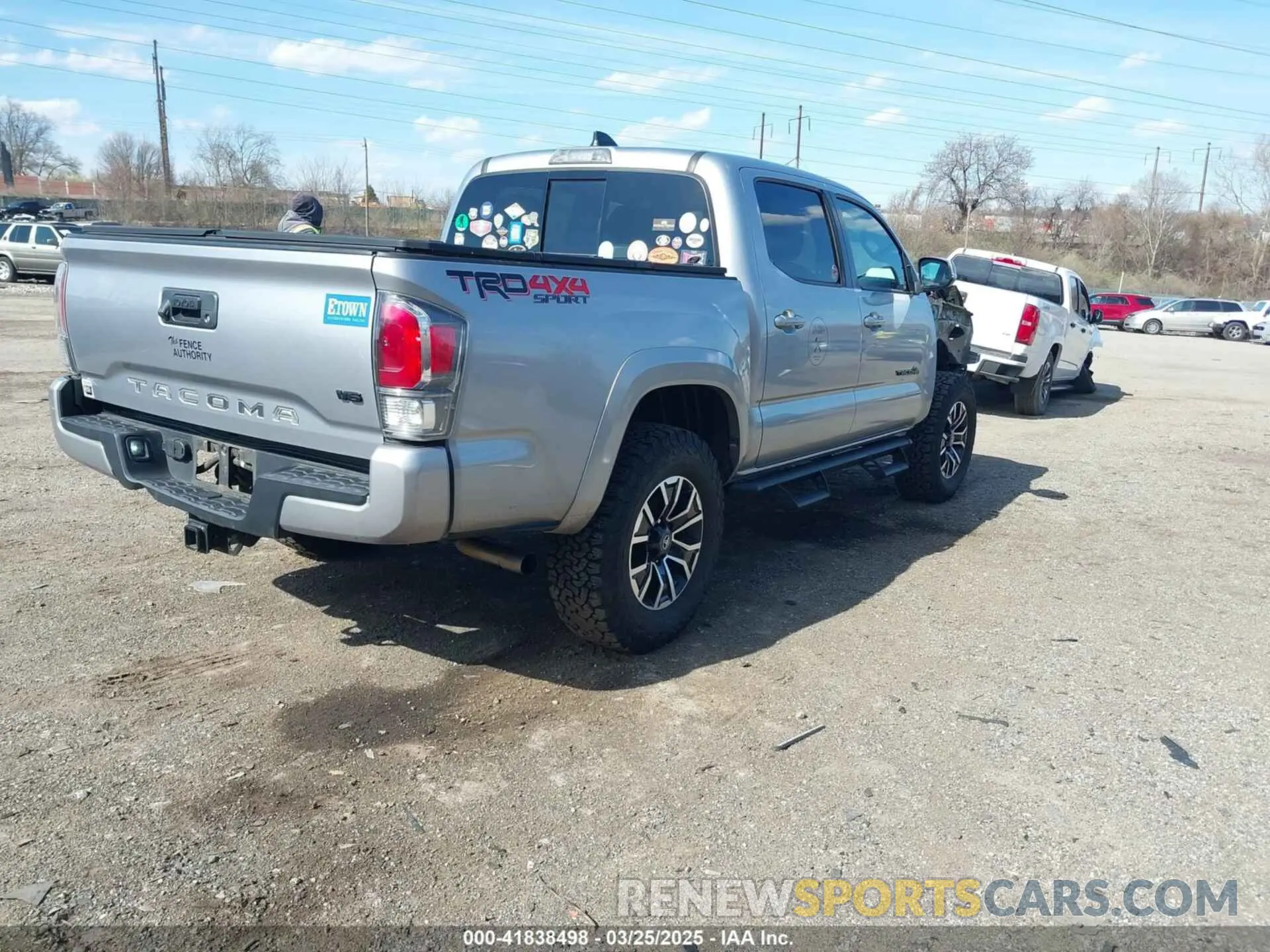 4 fotografías del automóvil dañado 3TMCZ5AN3LM320411 TOYOTA TACOMA 2020