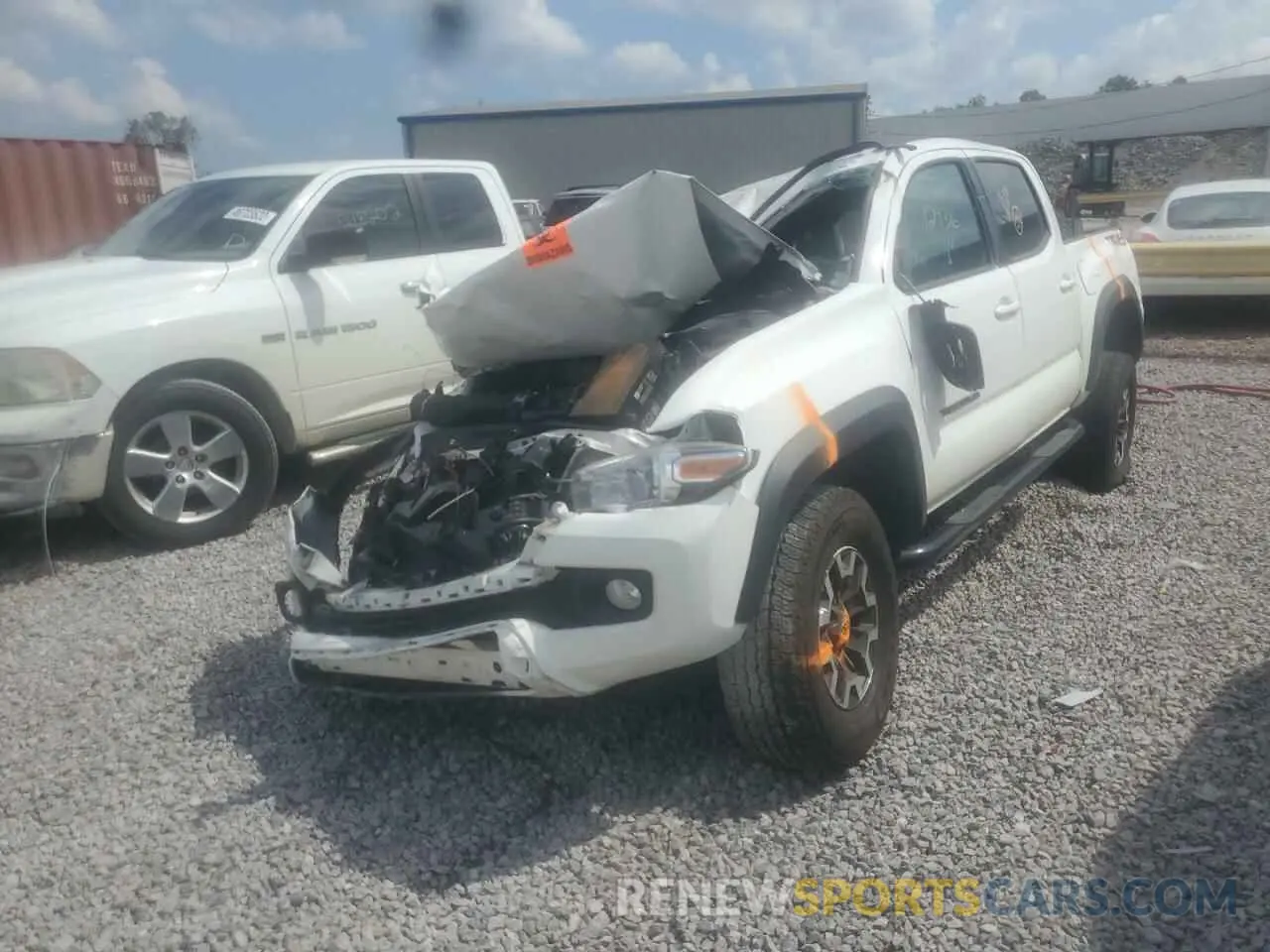 2 fotografías del automóvil dañado 3TMCZ5AN3LM328430 TOYOTA TACOMA 2020