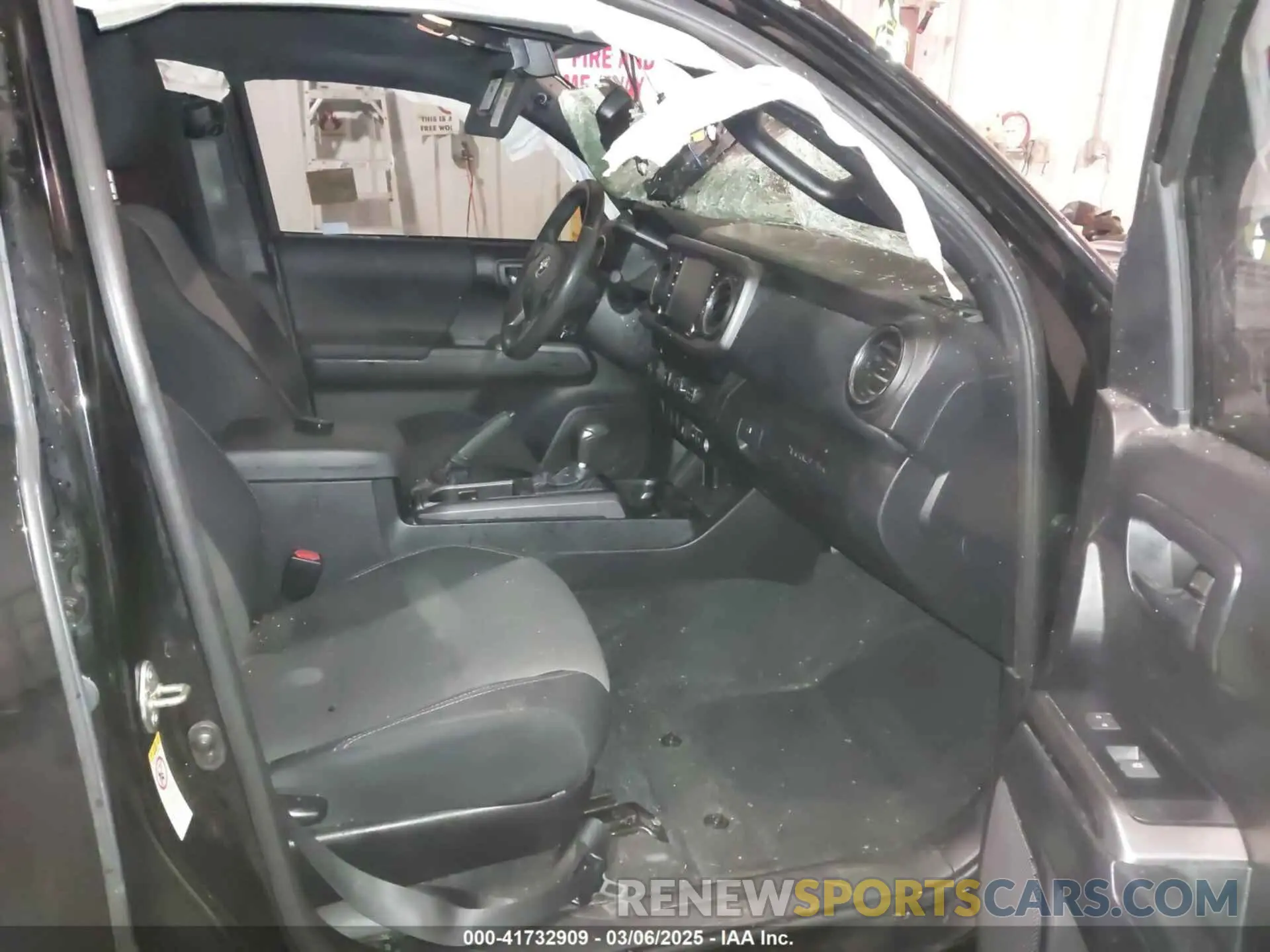 5 fotografías del automóvil dañado 3TMCZ5AN4LM351344 TOYOTA TACOMA 2020