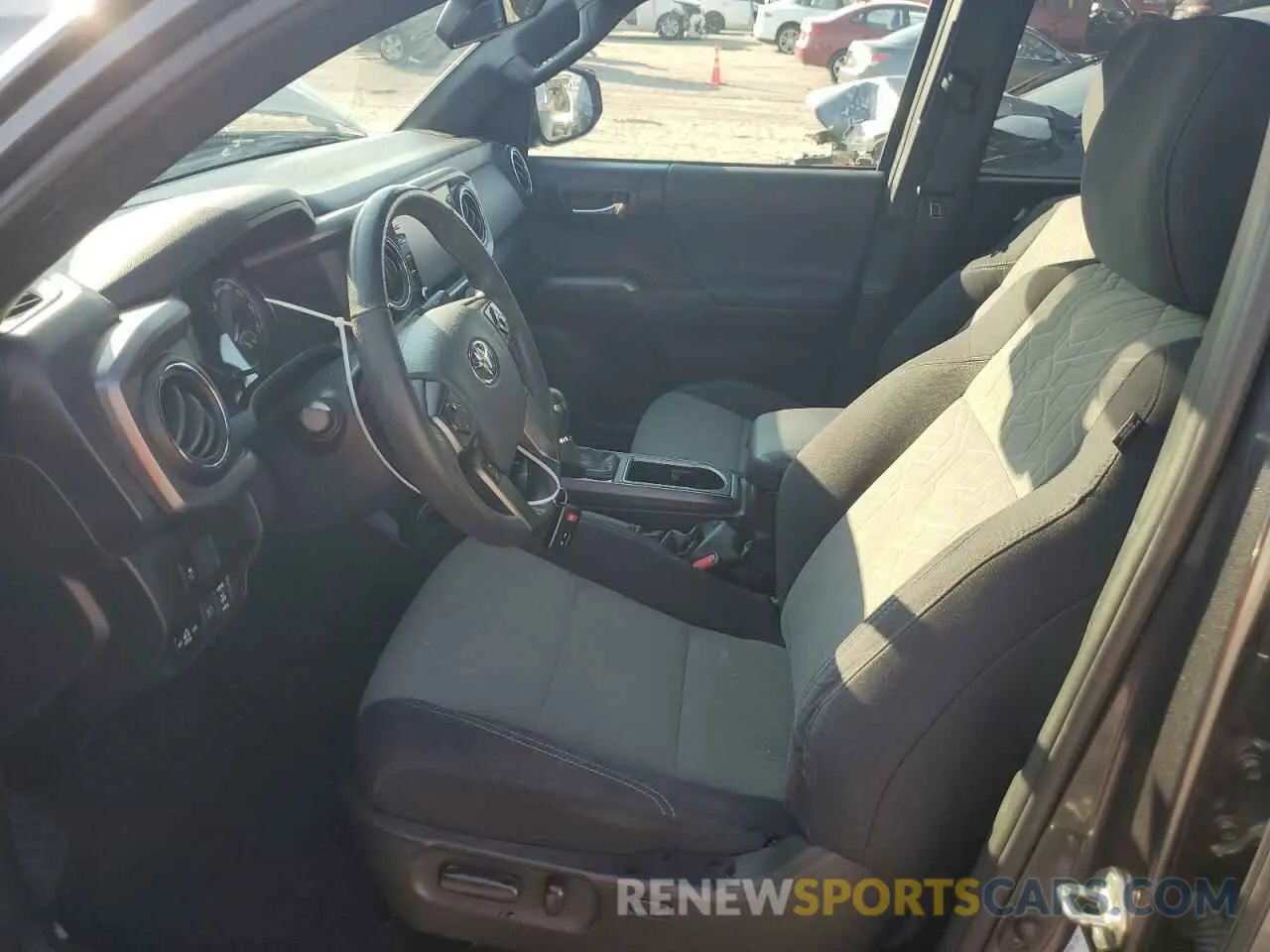 7 fotografías del automóvil dañado 3TMCZ5AN5LM339784 TOYOTA TACOMA 2020