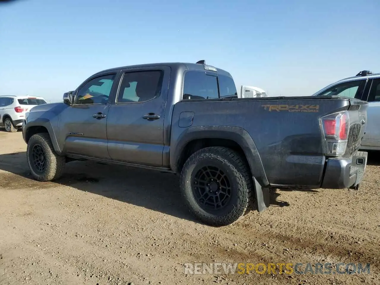 2 fotografías del automóvil dañado 3TMCZ5AN6LM302906 TOYOTA TACOMA 2020
