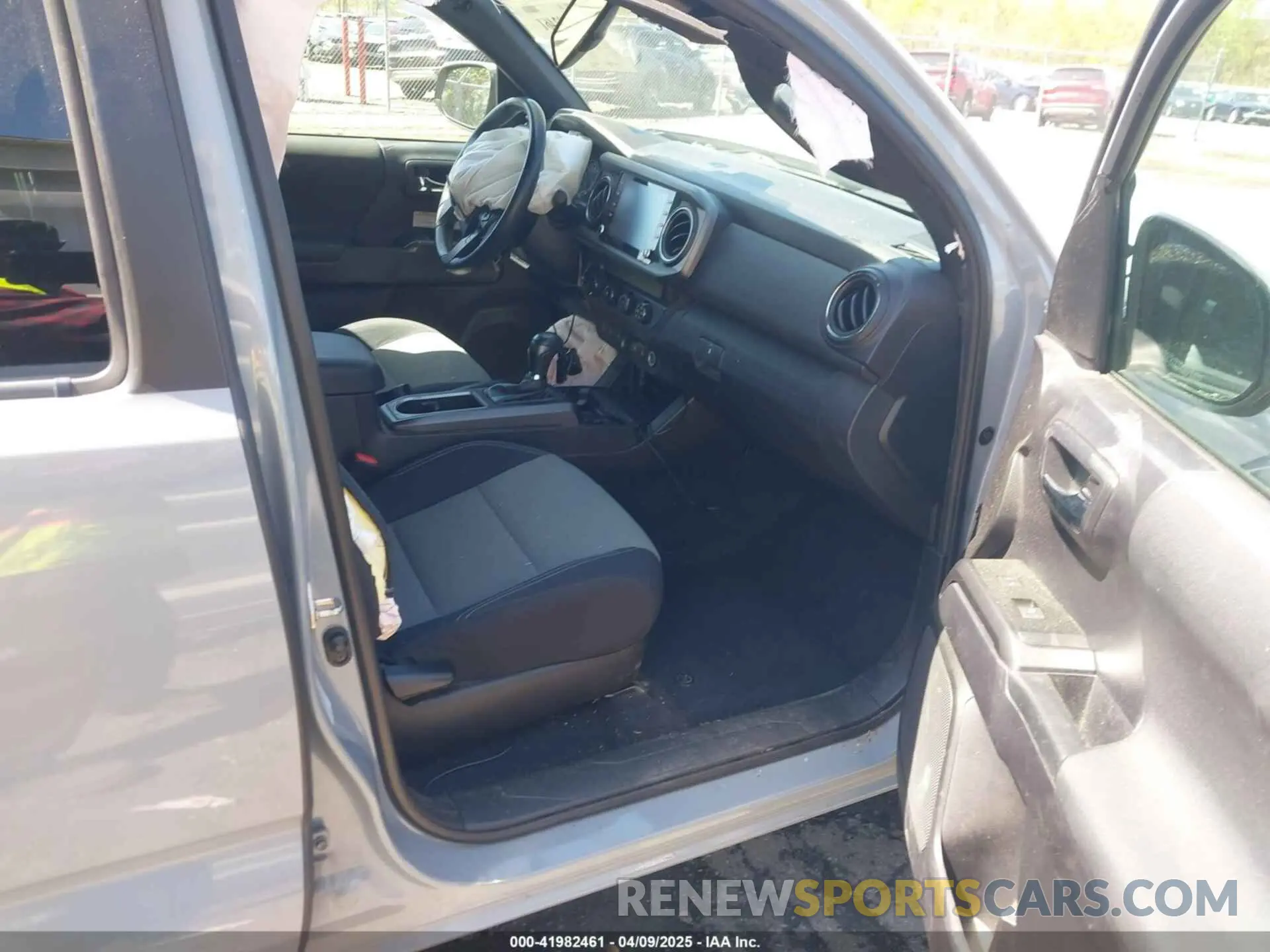 5 fotografías del automóvil dañado 3TMCZ5AN6LM330074 TOYOTA TACOMA 2020