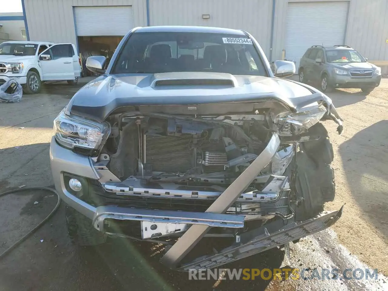 5 fotografías del automóvil dañado 3TMCZ5AN6LM336439 TOYOTA TACOMA 2020