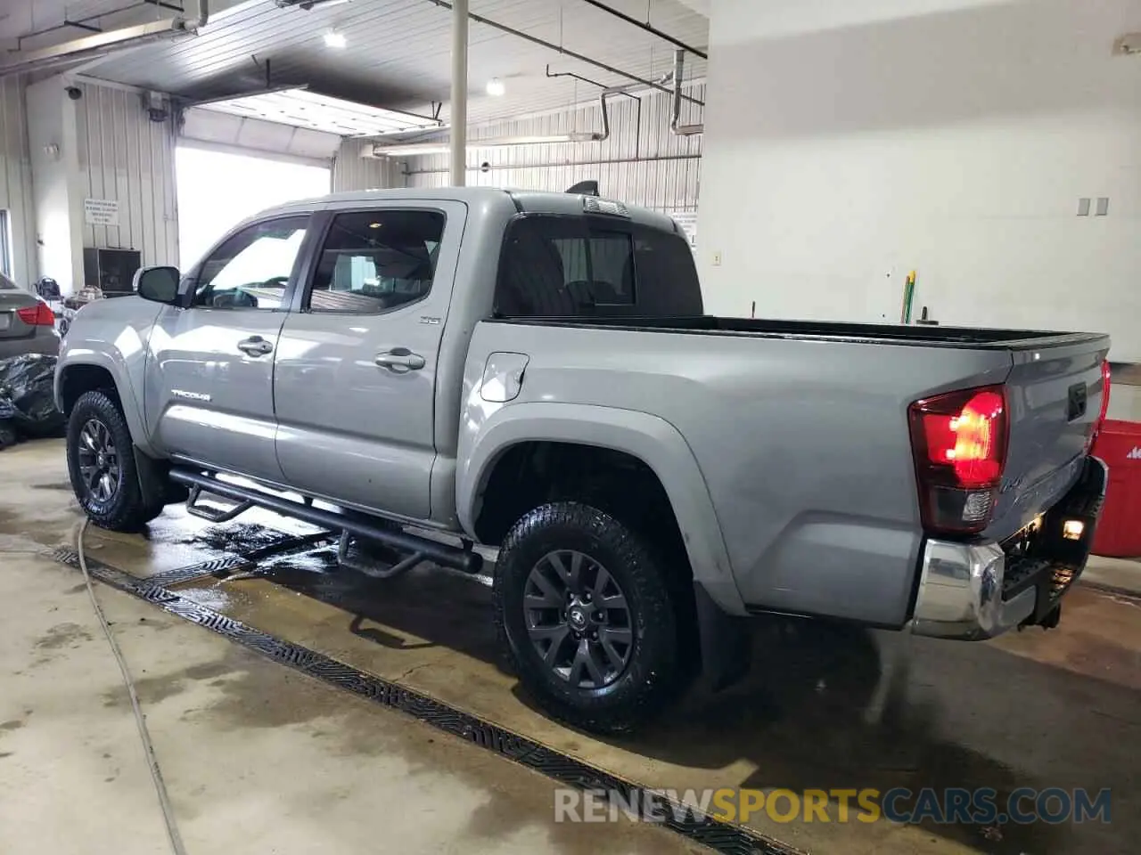 2 fotografías del automóvil dañado 3TMCZ5AN6LM340975 TOYOTA TACOMA 2020