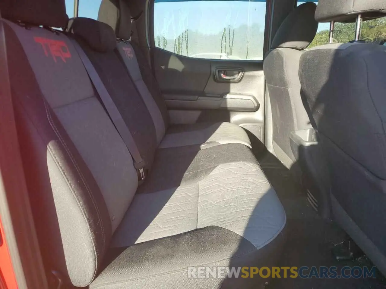 6 fotografías del automóvil dañado 3TMCZ5AN6LM346954 TOYOTA TACOMA 2020