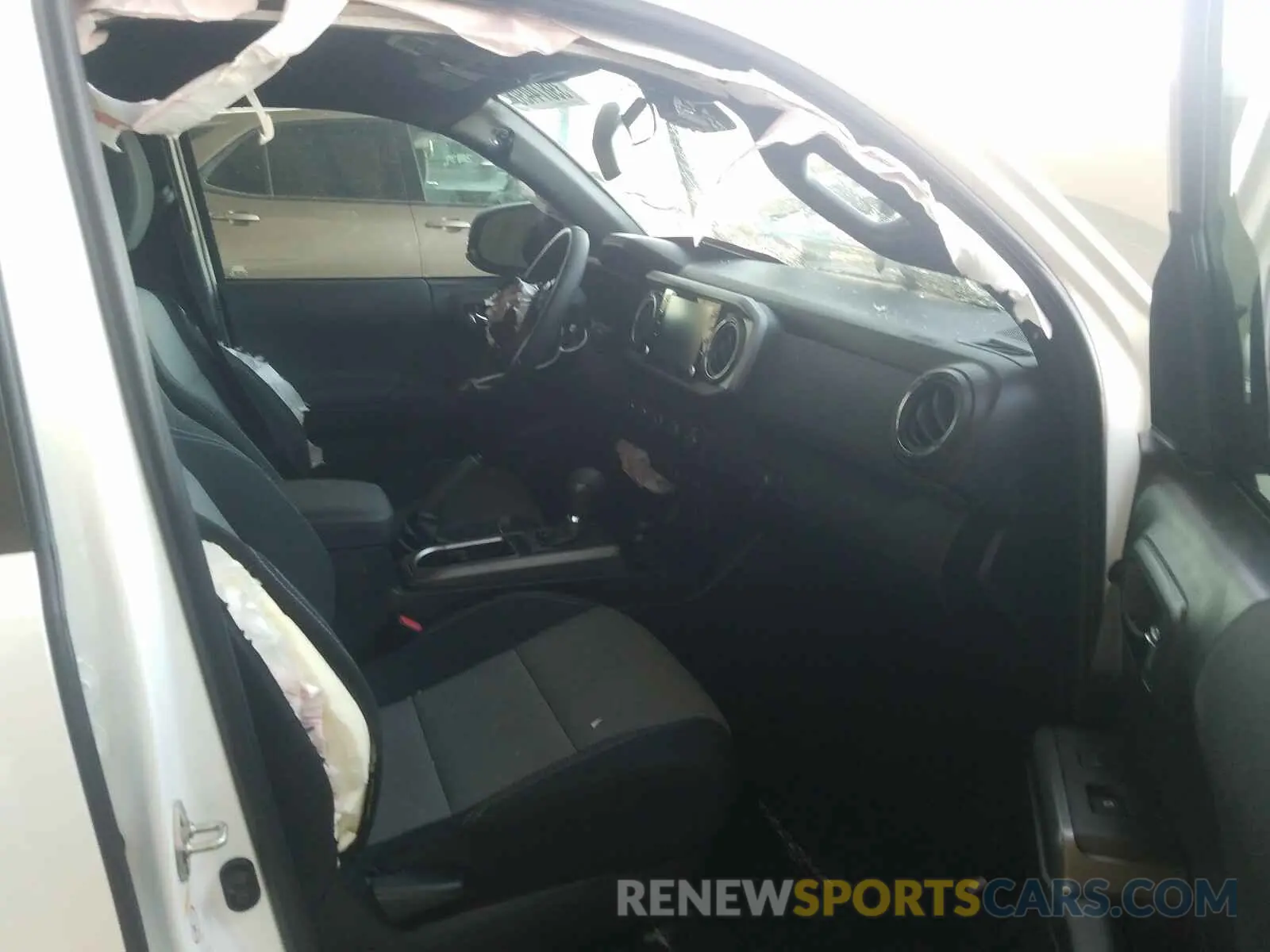 5 fotografías del automóvil dañado 3TMCZ5AN7LM295416 TOYOTA TACOMA 2020