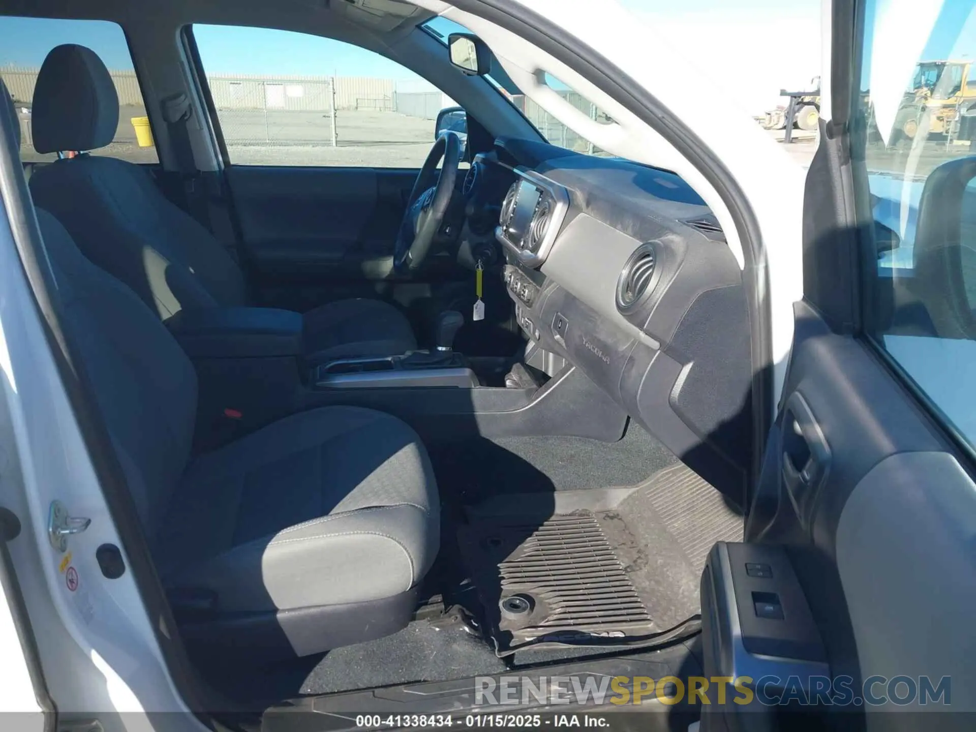 5 fotografías del automóvil dañado 3TMCZ5AN7LM301022 TOYOTA TACOMA 2020