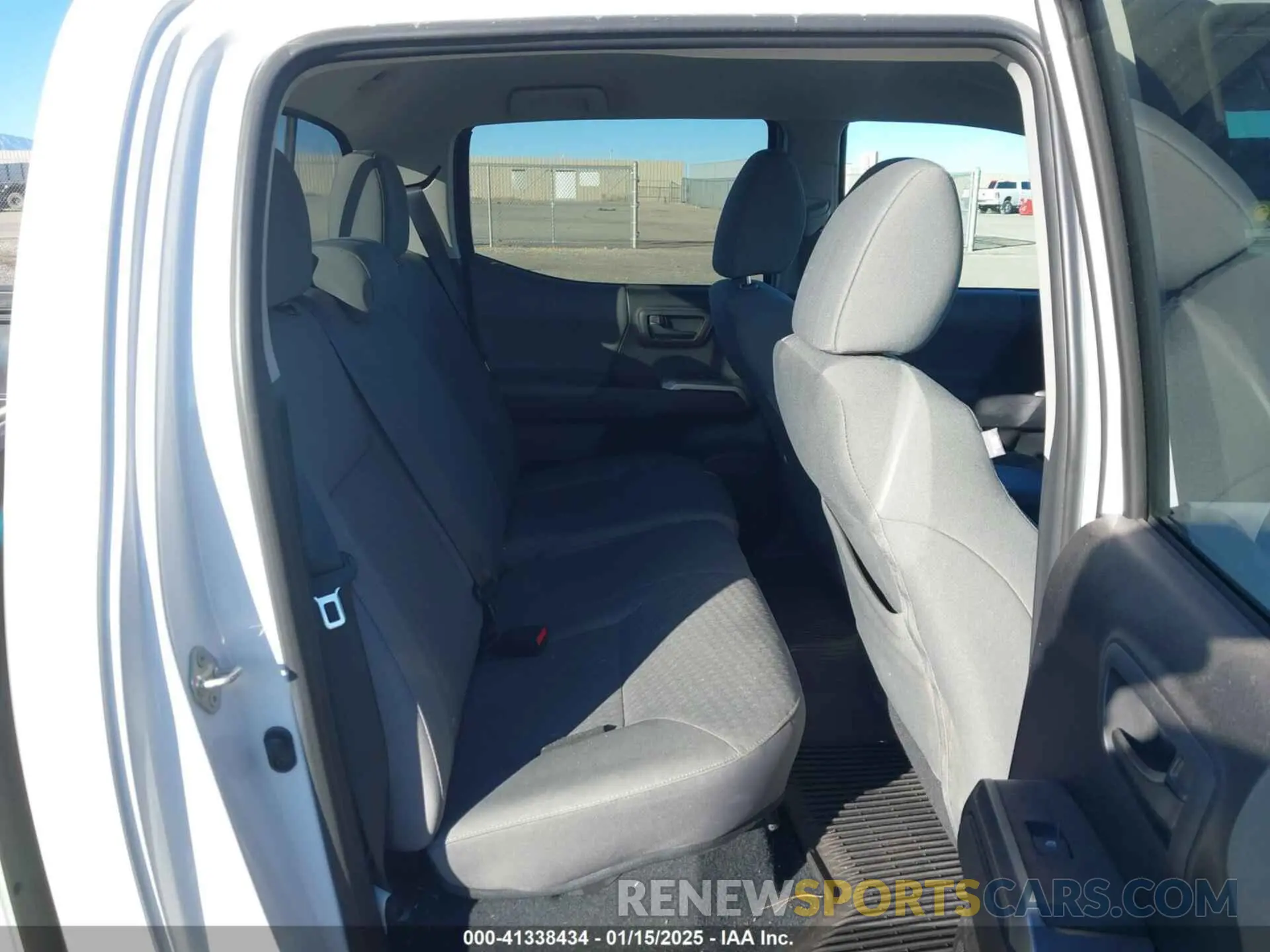 8 fotografías del automóvil dañado 3TMCZ5AN7LM301022 TOYOTA TACOMA 2020