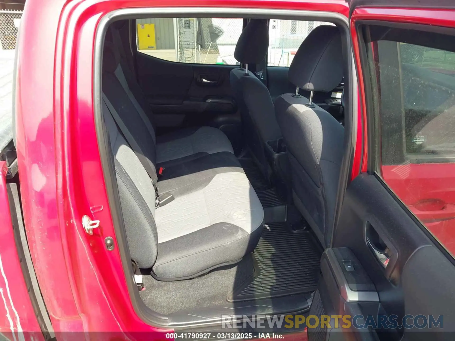 8 fotografías del automóvil dañado 3TMCZ5AN7LM305667 TOYOTA TACOMA 2020