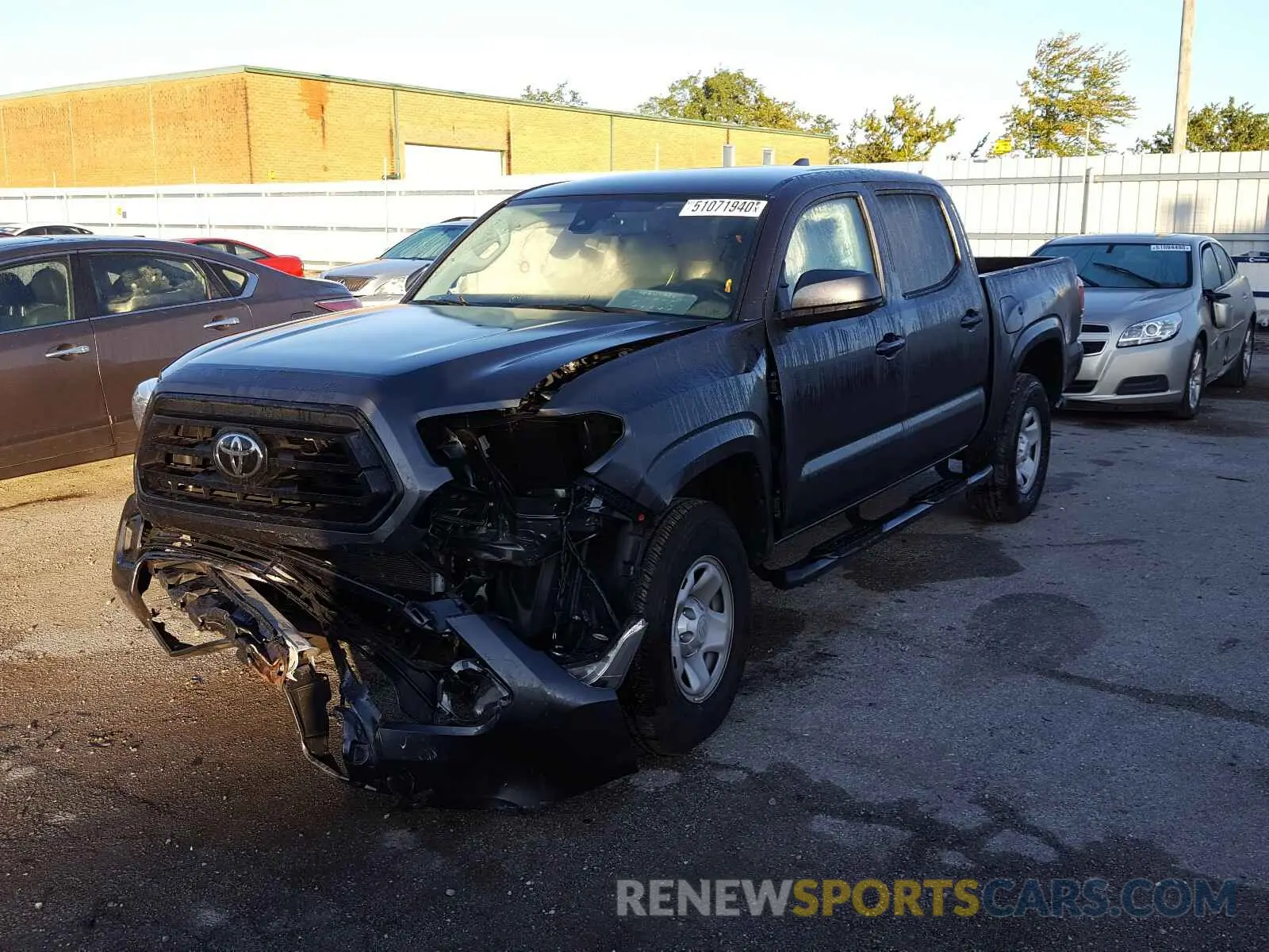 2 fotografías del automóvil dañado 3TMCZ5AN7LM306575 TOYOTA TACOMA 2020