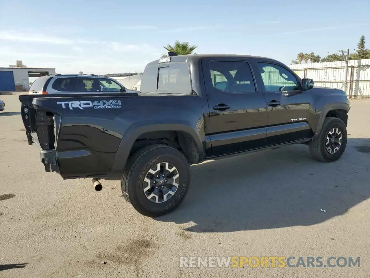 3 fotografías del automóvil dañado 3TMCZ5AN7LM338779 TOYOTA TACOMA 2020