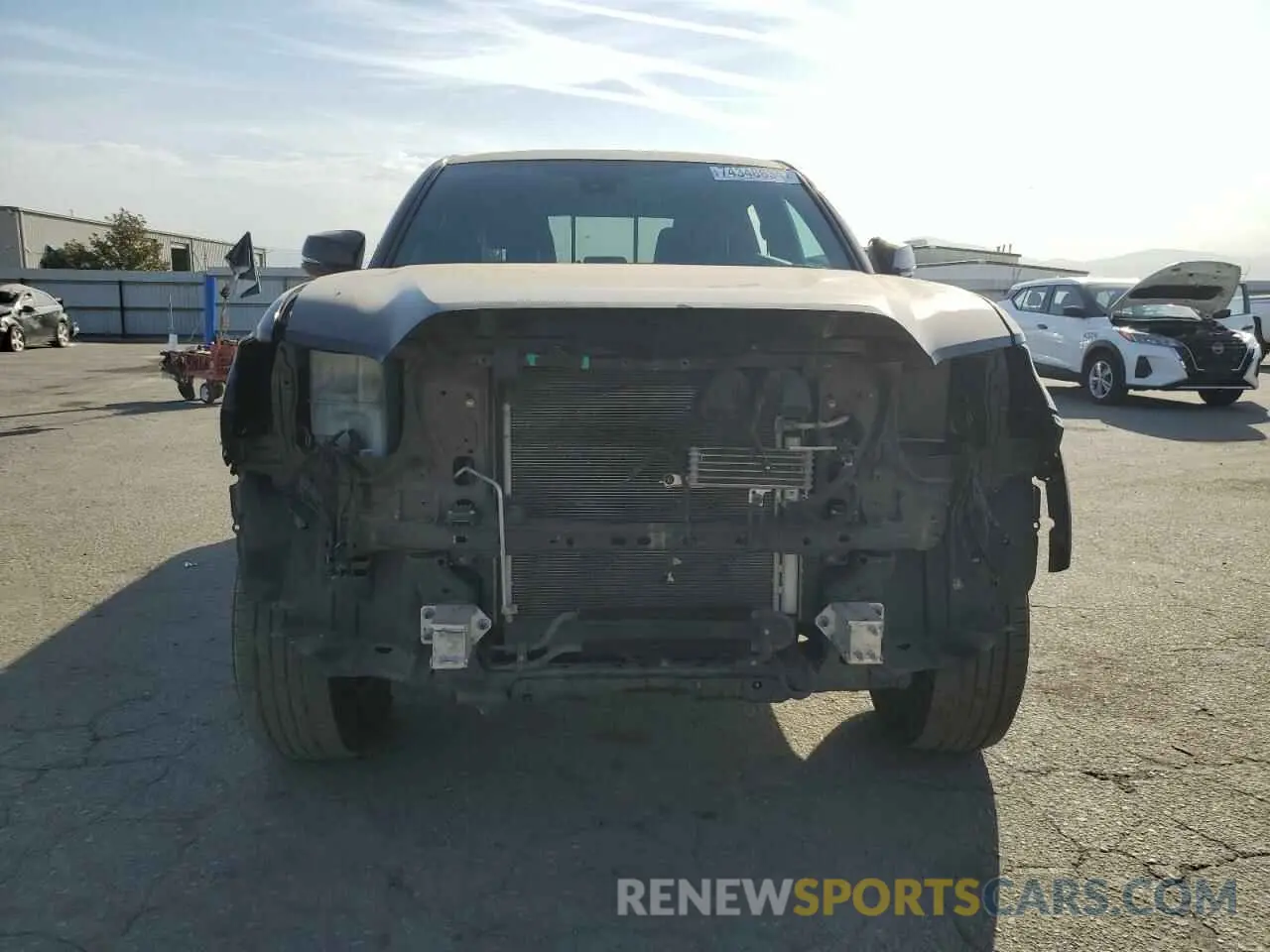 5 fotografías del automóvil dañado 3TMCZ5AN7LM338779 TOYOTA TACOMA 2020