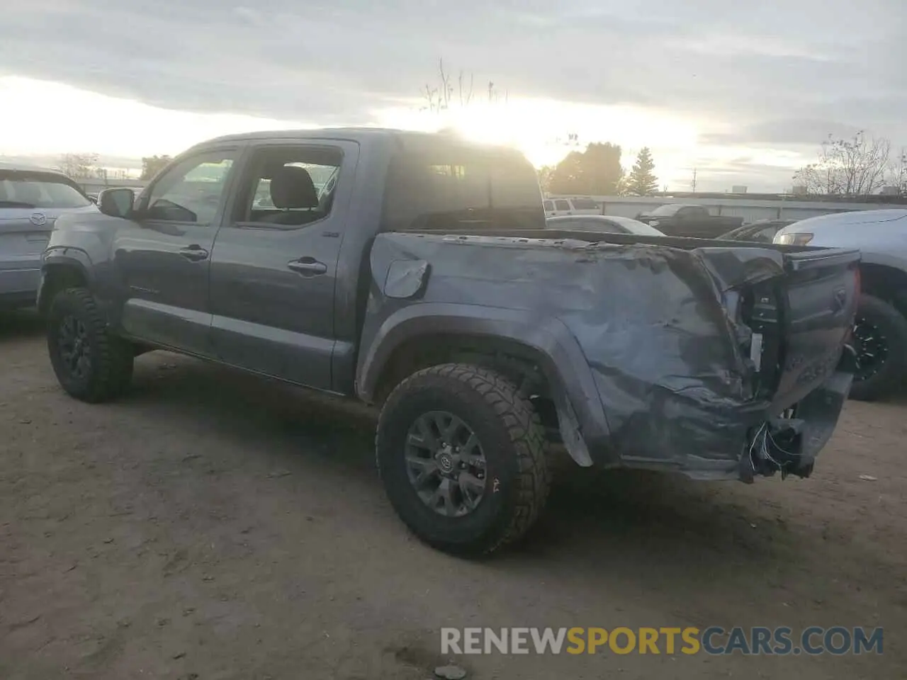 2 fotografías del automóvil dañado 3TMCZ5AN7LM344811 TOYOTA TACOMA 2020