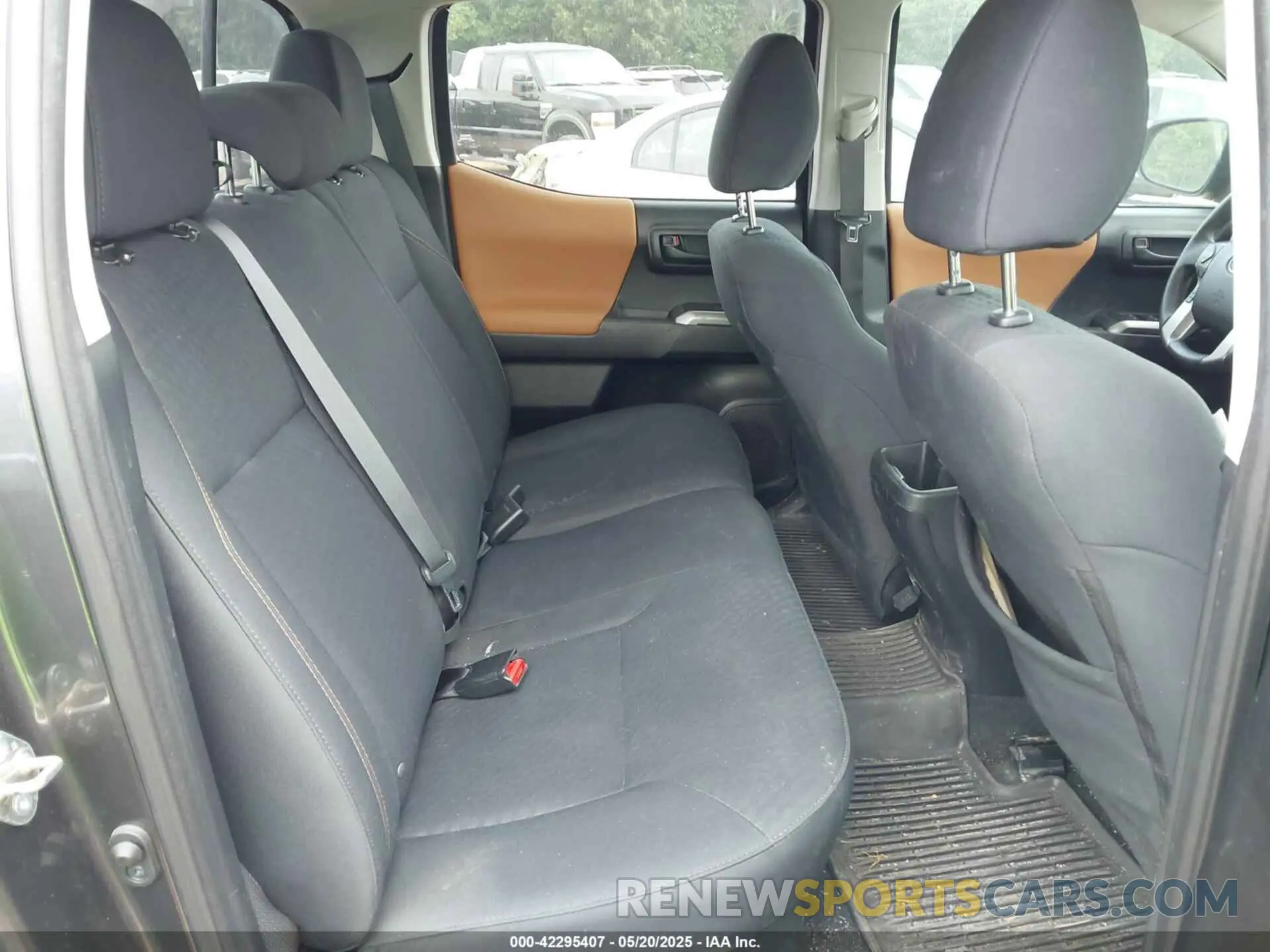 8 fotografías del automóvil dañado 3TMCZ5AN8LM297983 TOYOTA TACOMA 2020