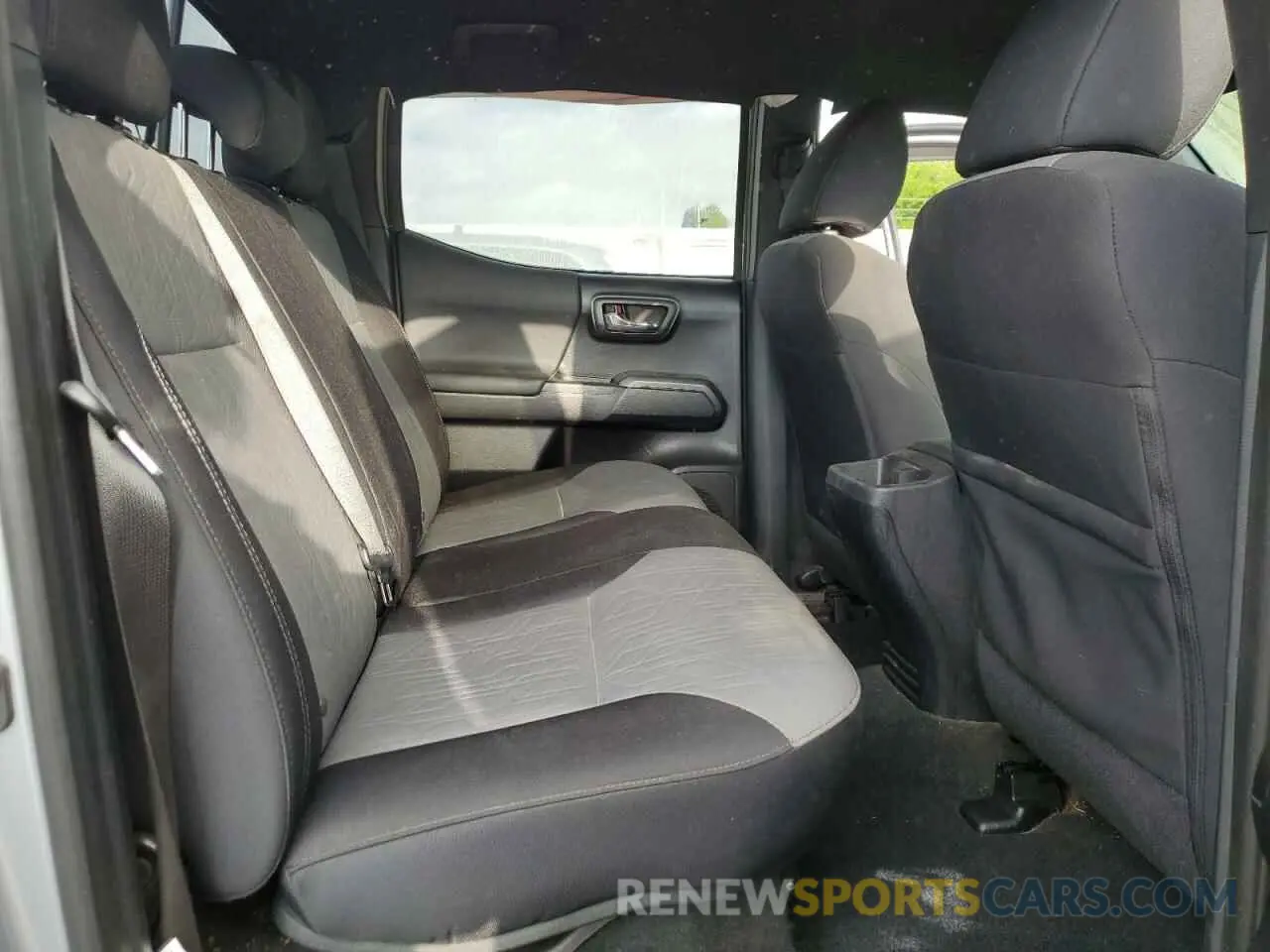 10 fotografías del automóvil dañado 3TMCZ5AN9LM332904 TOYOTA TACOMA 2020