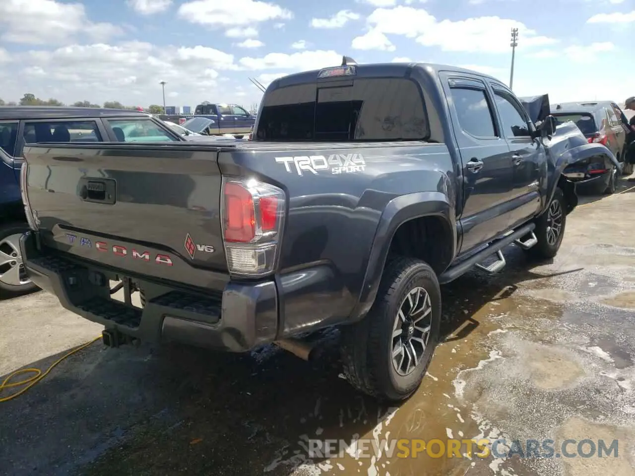4 fotografías del automóvil dañado 3TMCZ5ANXLM329736 TOYOTA TACOMA 2020