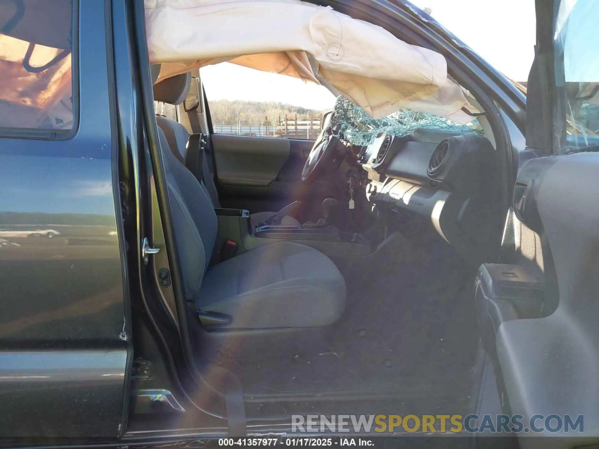 5 fotografías del automóvil dañado 3TMCZ5ANXLM363594 TOYOTA TACOMA 2020