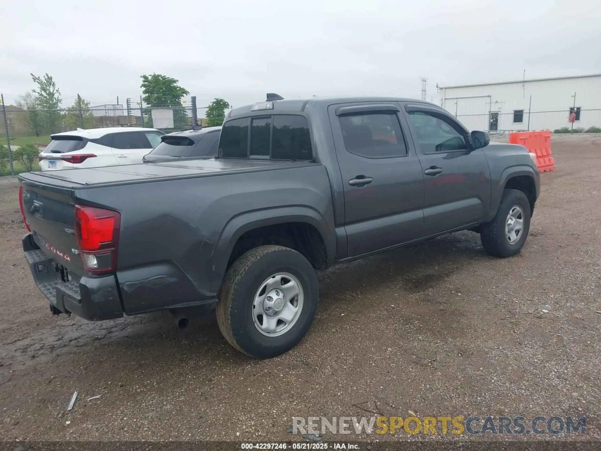 4 fotografías del automóvil dañado 3TMCZ5ANXLM368357 TOYOTA TACOMA 2020