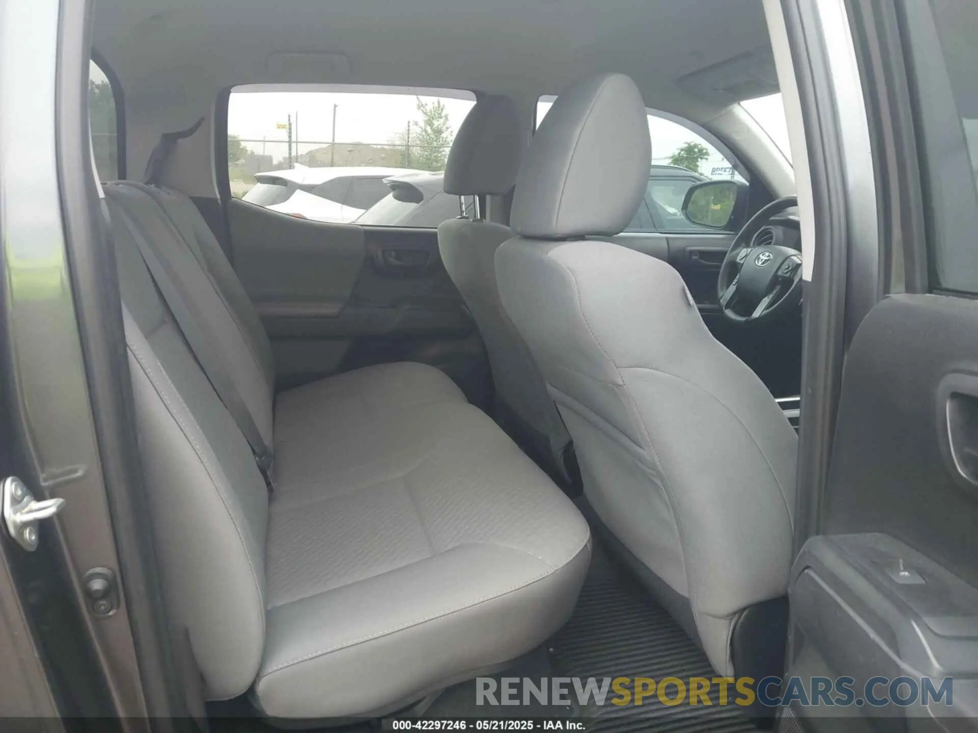8 fotografías del automóvil dañado 3TMCZ5ANXLM368357 TOYOTA TACOMA 2020