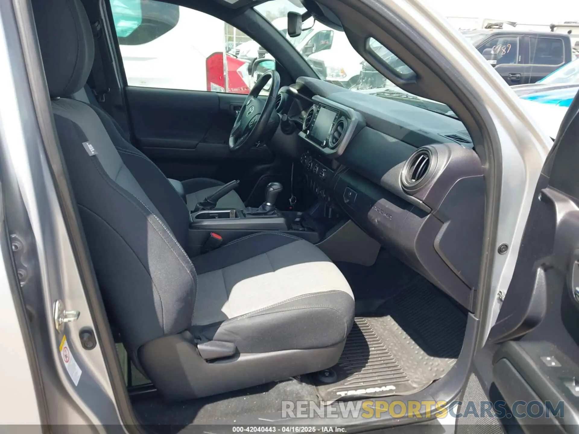 5 fotografías del automóvil dañado 3TMDZ5BN2LM088581 TOYOTA TACOMA 2020