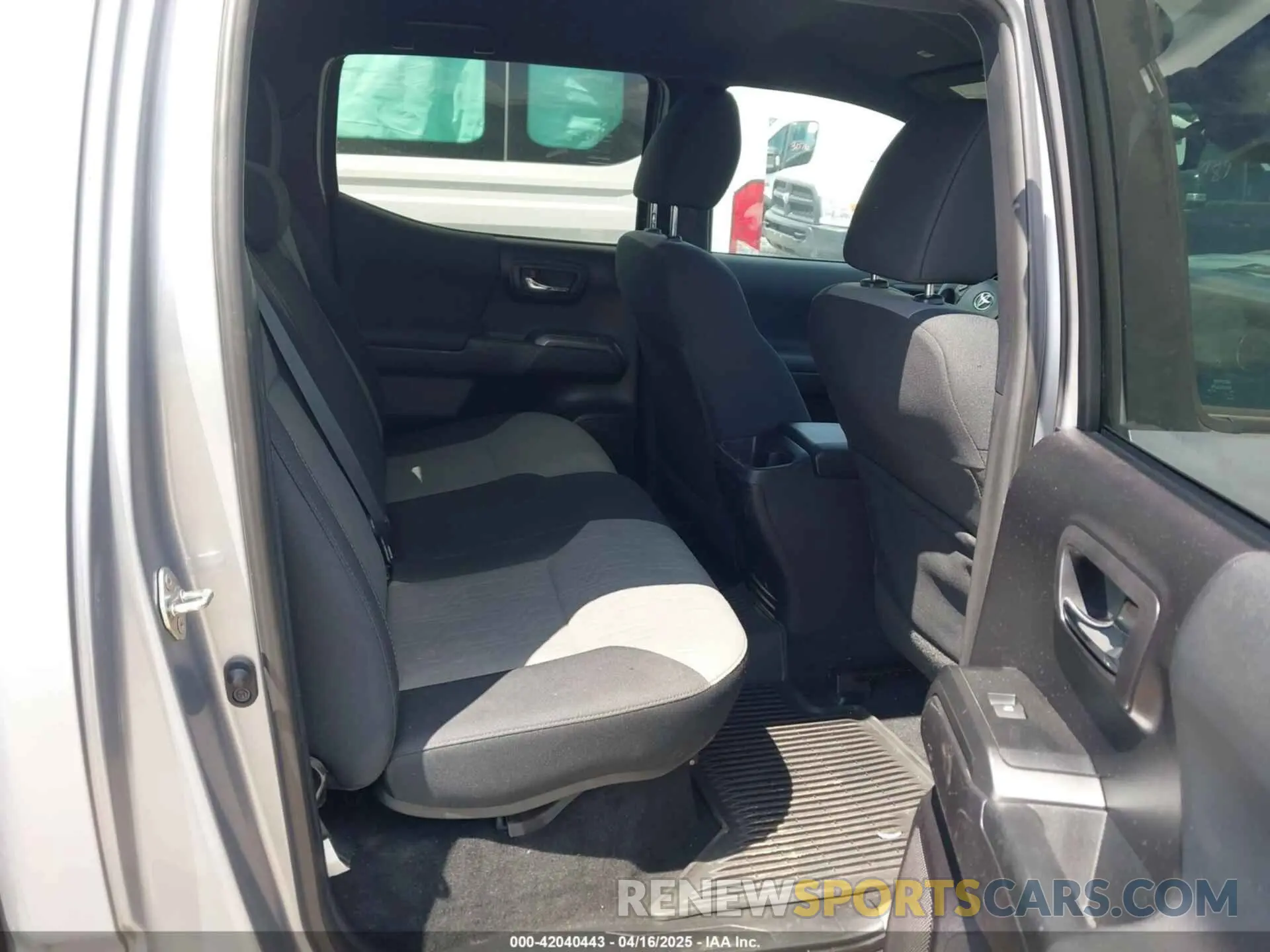 8 fotografías del automóvil dañado 3TMDZ5BN2LM088581 TOYOTA TACOMA 2020