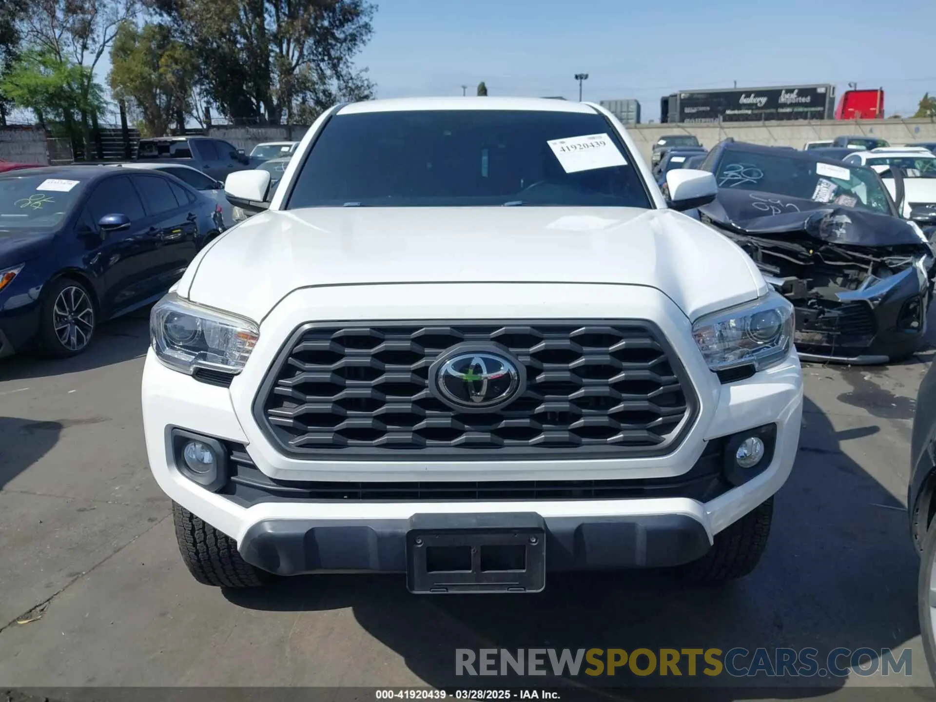 13 fotografías del automóvil dañado 3TMDZ5BN4LM087223 TOYOTA TACOMA 2020