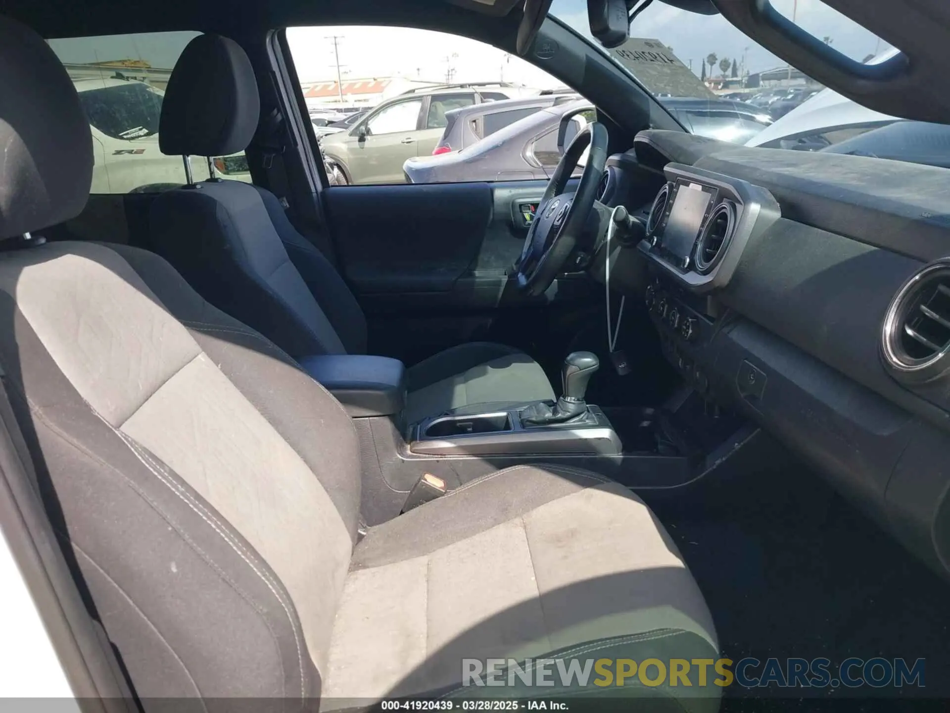 5 fotografías del automóvil dañado 3TMDZ5BN4LM087223 TOYOTA TACOMA 2020
