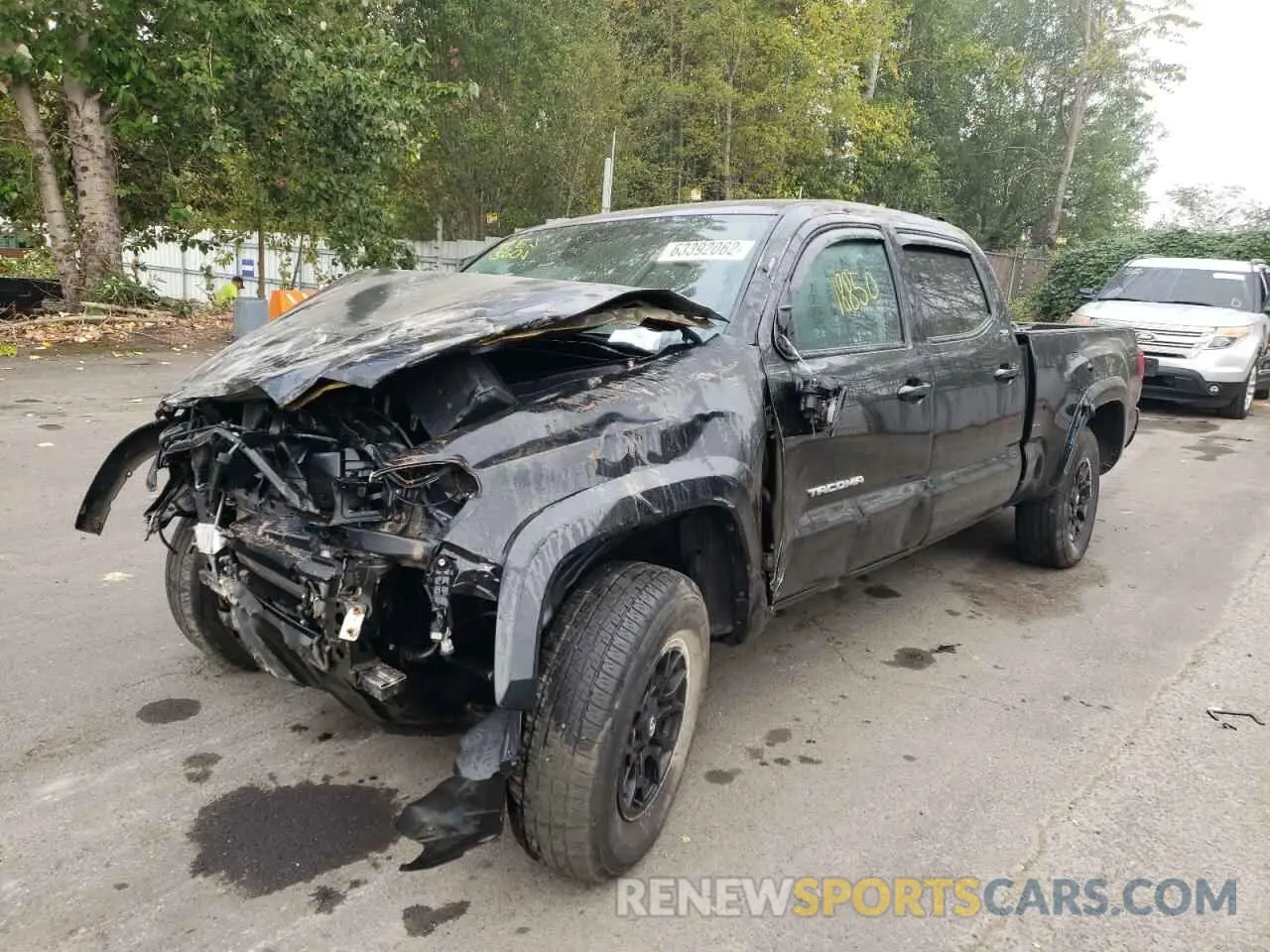 2 fotografías del automóvil dañado 3TMDZ5BN5LM098036 TOYOTA TACOMA 2020