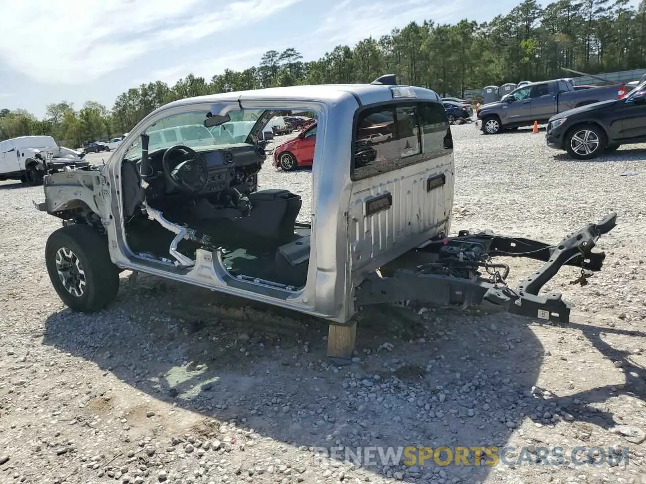 2 fotografías del automóvil dañado 3TYCZ5AN1LT004350 TOYOTA TACOMA 2020