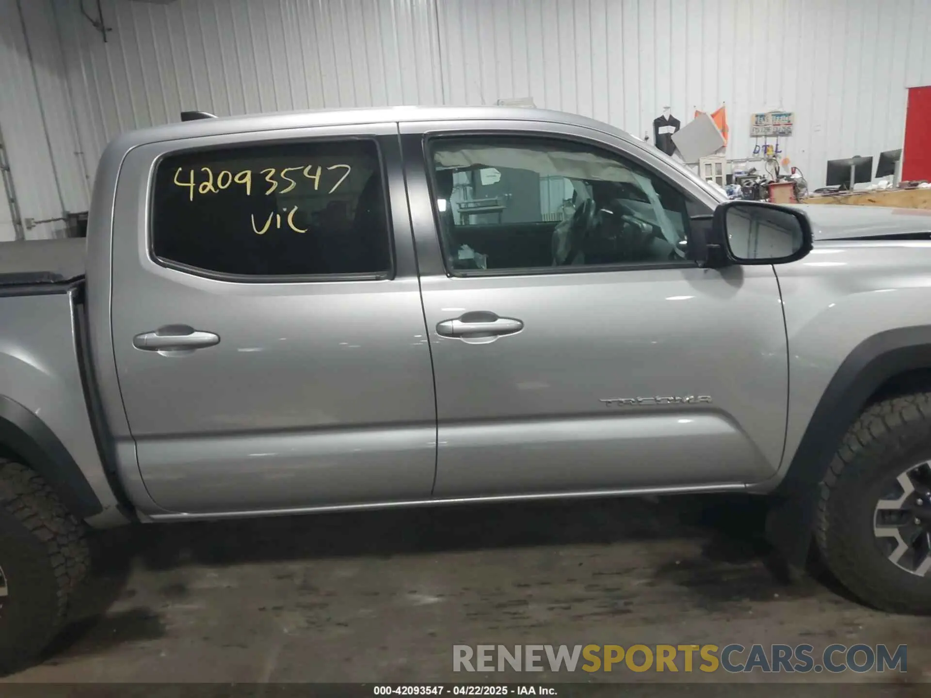 13 fotografías del automóvil dañado 3TYCZ5AN6LT004604 TOYOTA TACOMA 2020