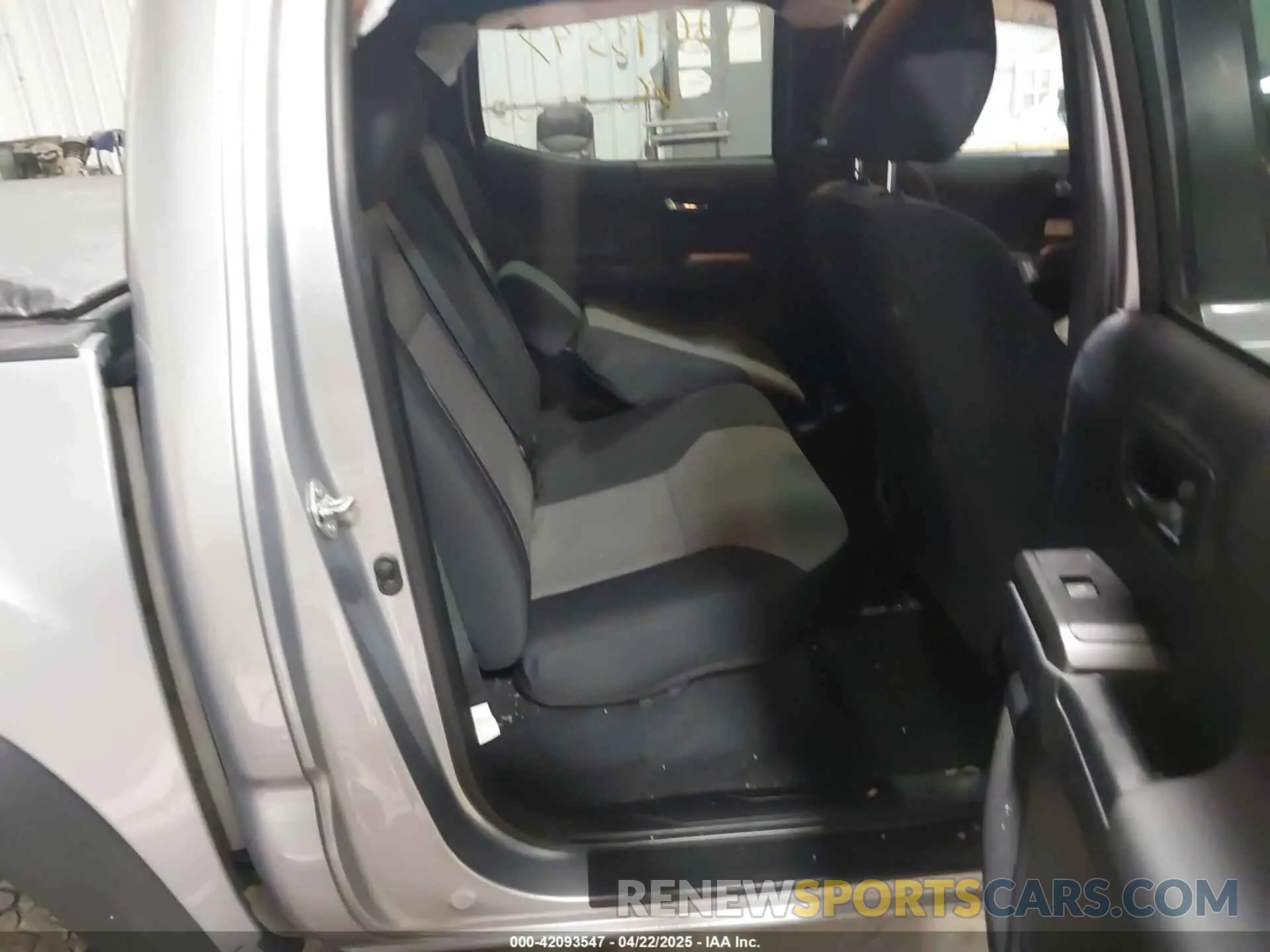 8 fotografías del automóvil dañado 3TYCZ5AN6LT004604 TOYOTA TACOMA 2020