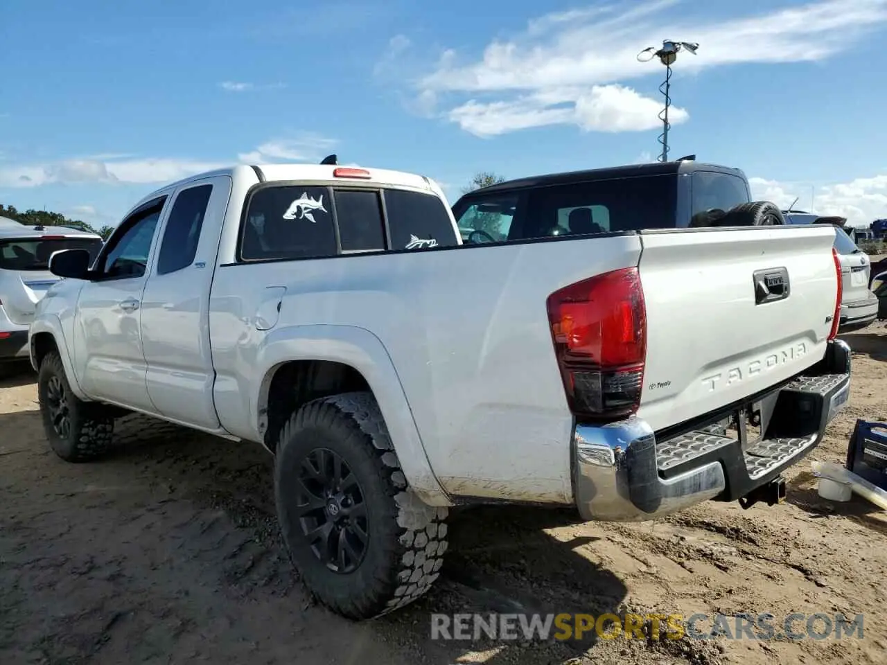 2 fotografías del automóvil dañado 3TYRZ5CN8LT000609 TOYOTA TACOMA 2020