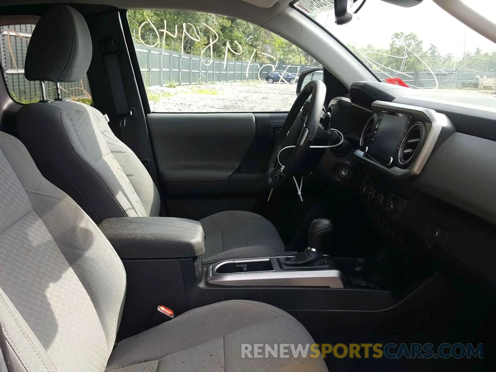 5 fotografías del automóvil dañado 3TYSZ5AN7LT000928 TOYOTA TACOMA 2020