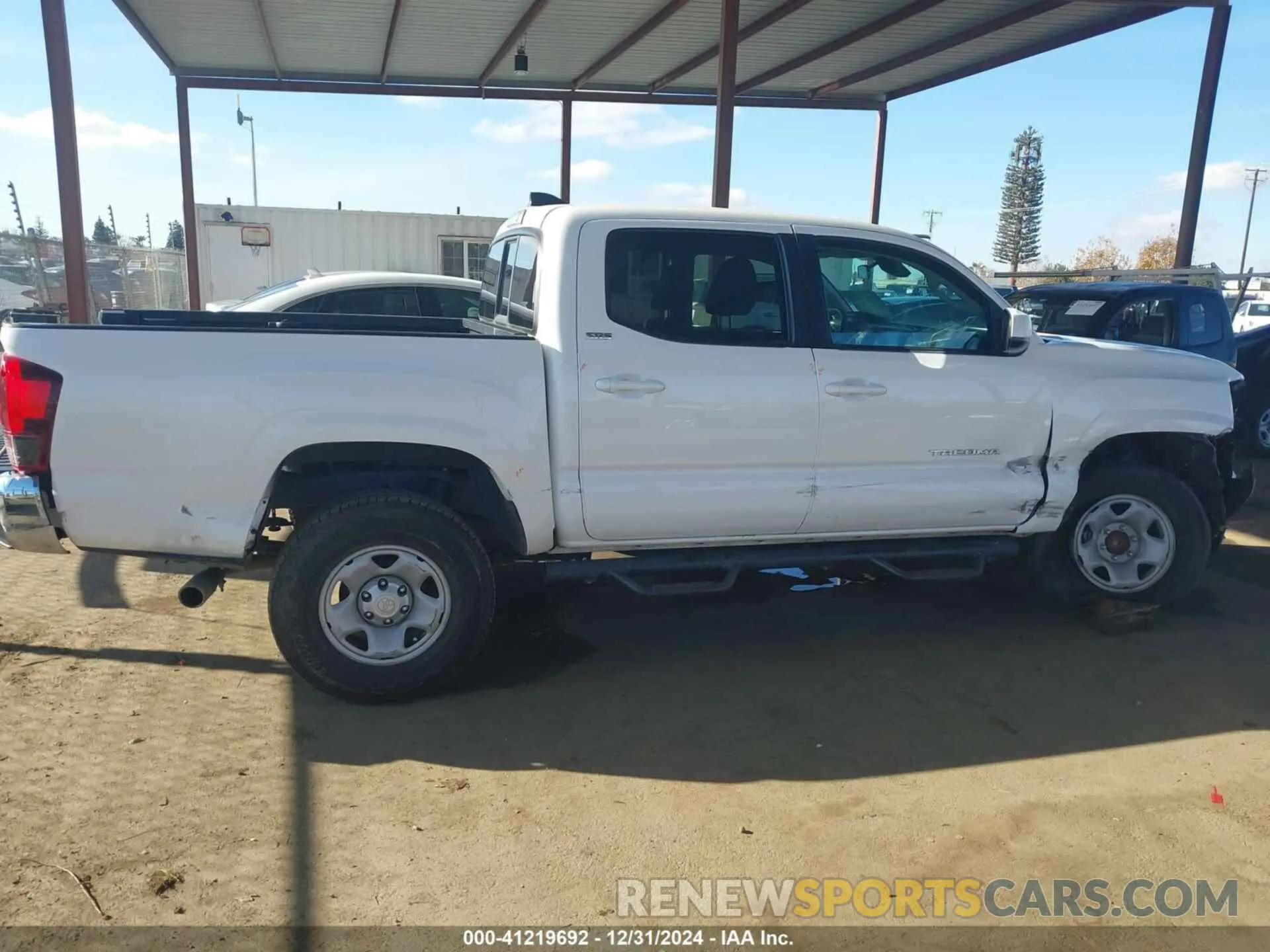 14 fotografías del automóvil dañado 5TFAX5GN0LX186519 TOYOTA TACOMA 2020