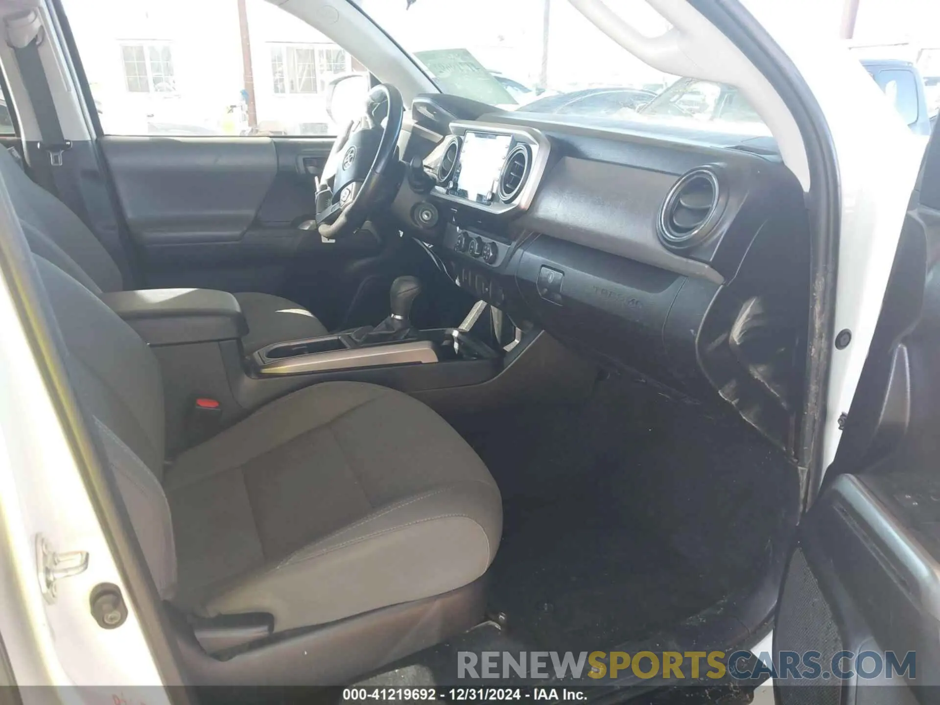 5 fotografías del automóvil dañado 5TFAX5GN0LX186519 TOYOTA TACOMA 2020