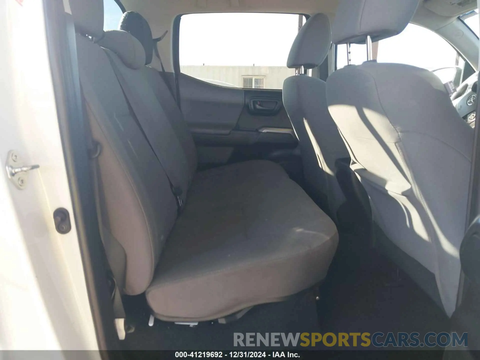8 fotografías del automóvil dañado 5TFAX5GN0LX186519 TOYOTA TACOMA 2020