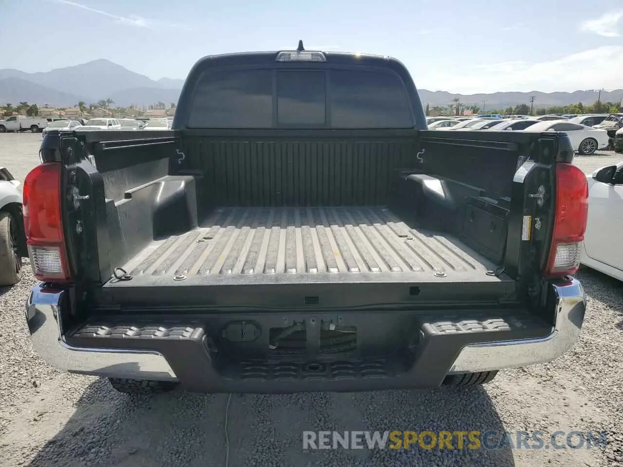 6 fotografías del automóvil dañado 5TFAX5GN1LX183547 TOYOTA TACOMA 2020