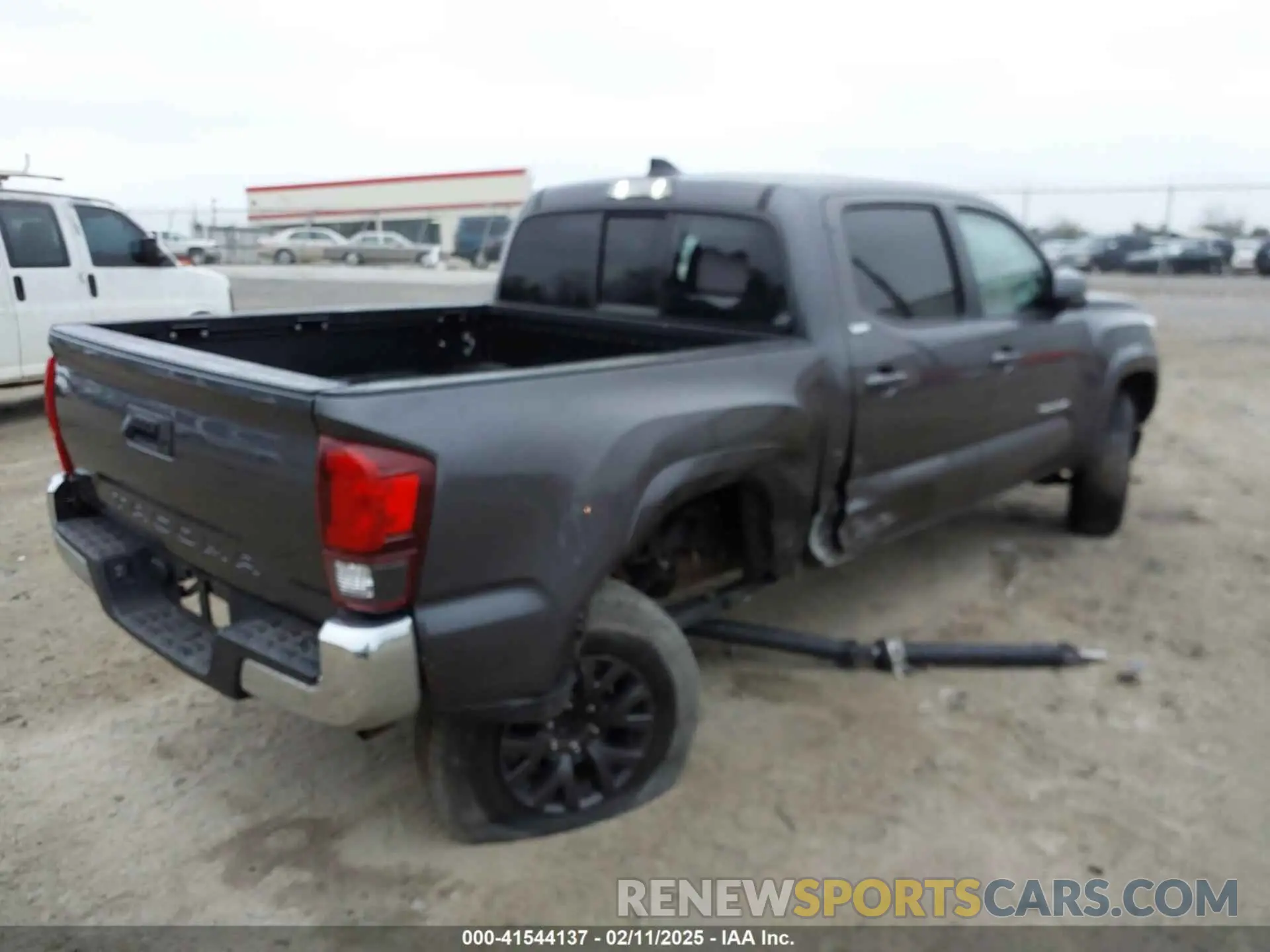 4 fotografías del automóvil dañado 5TFAX5GN2LX182102 TOYOTA TACOMA 2020